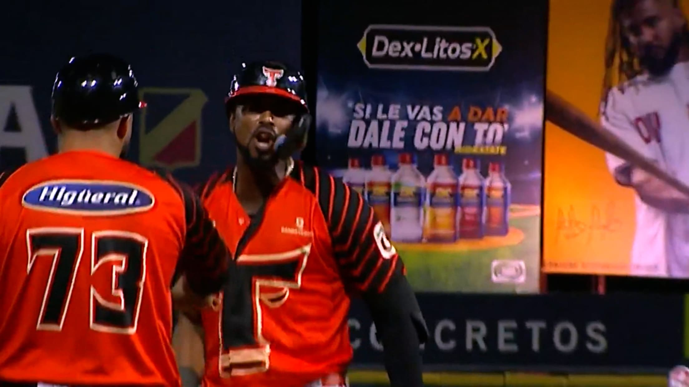 Eloy Jiménez dispara un triple