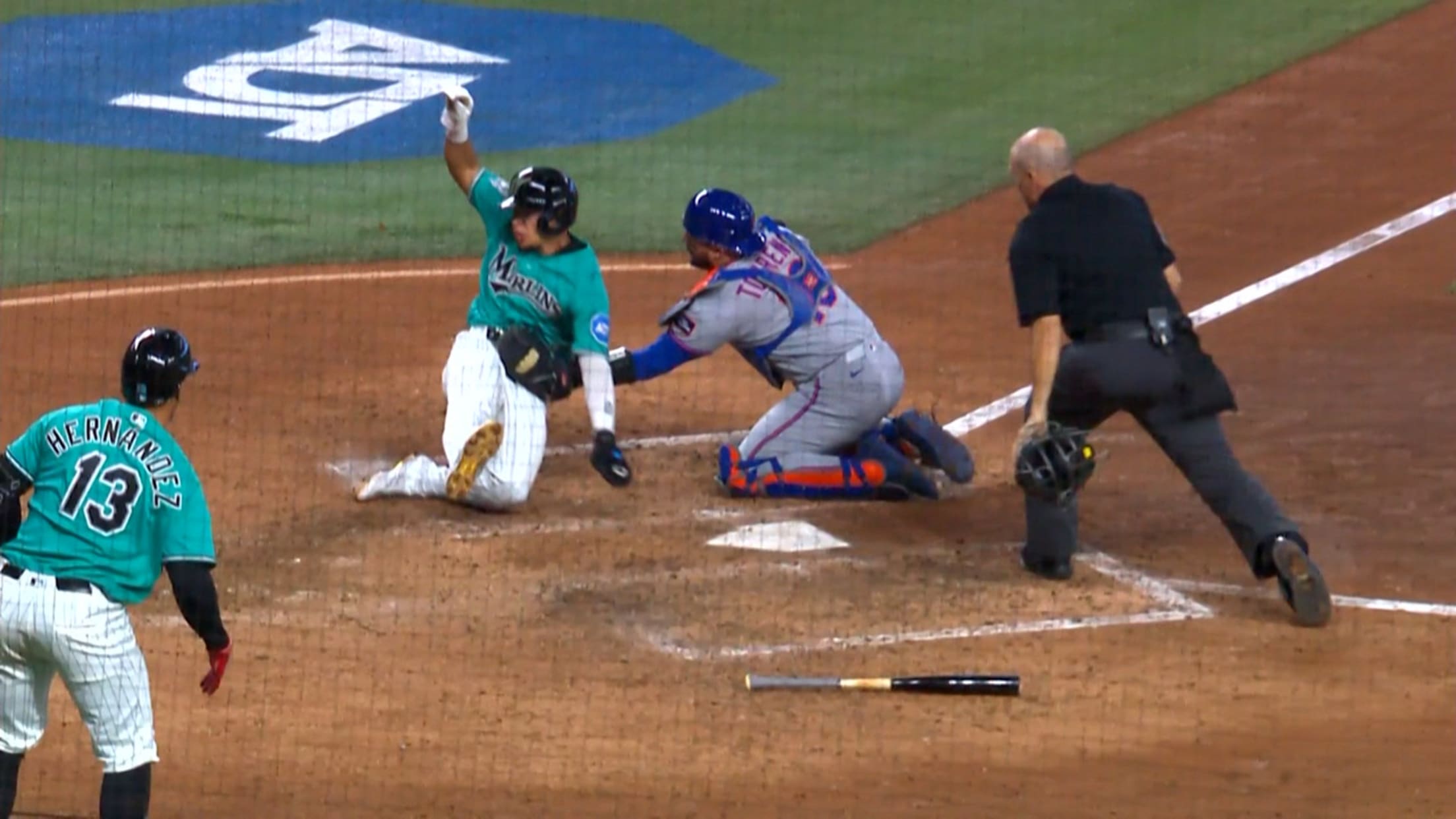 A.J. Ewing throws out Javier Sanoja at home