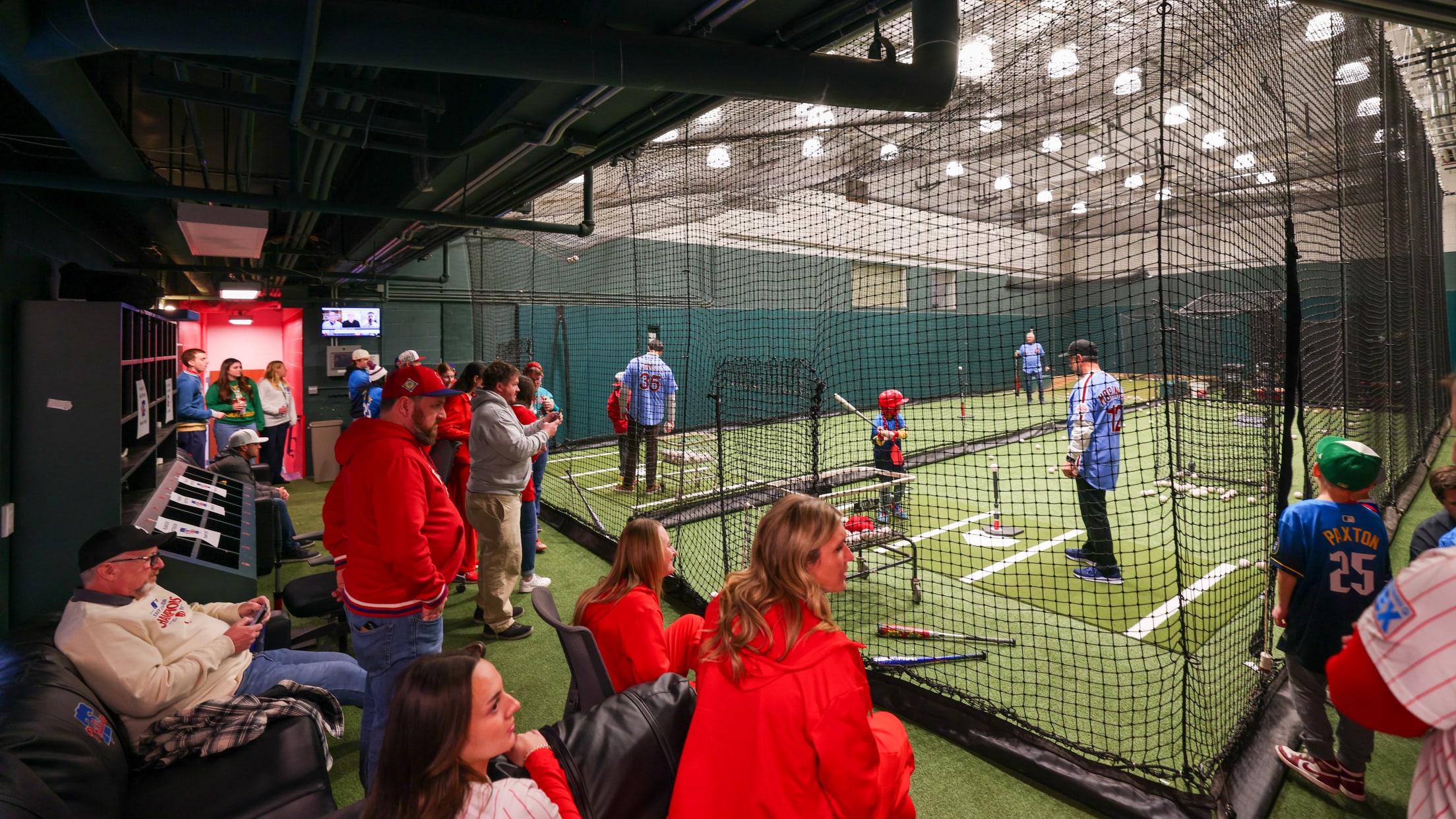 20251212_Ballgirls Holiday Party-38