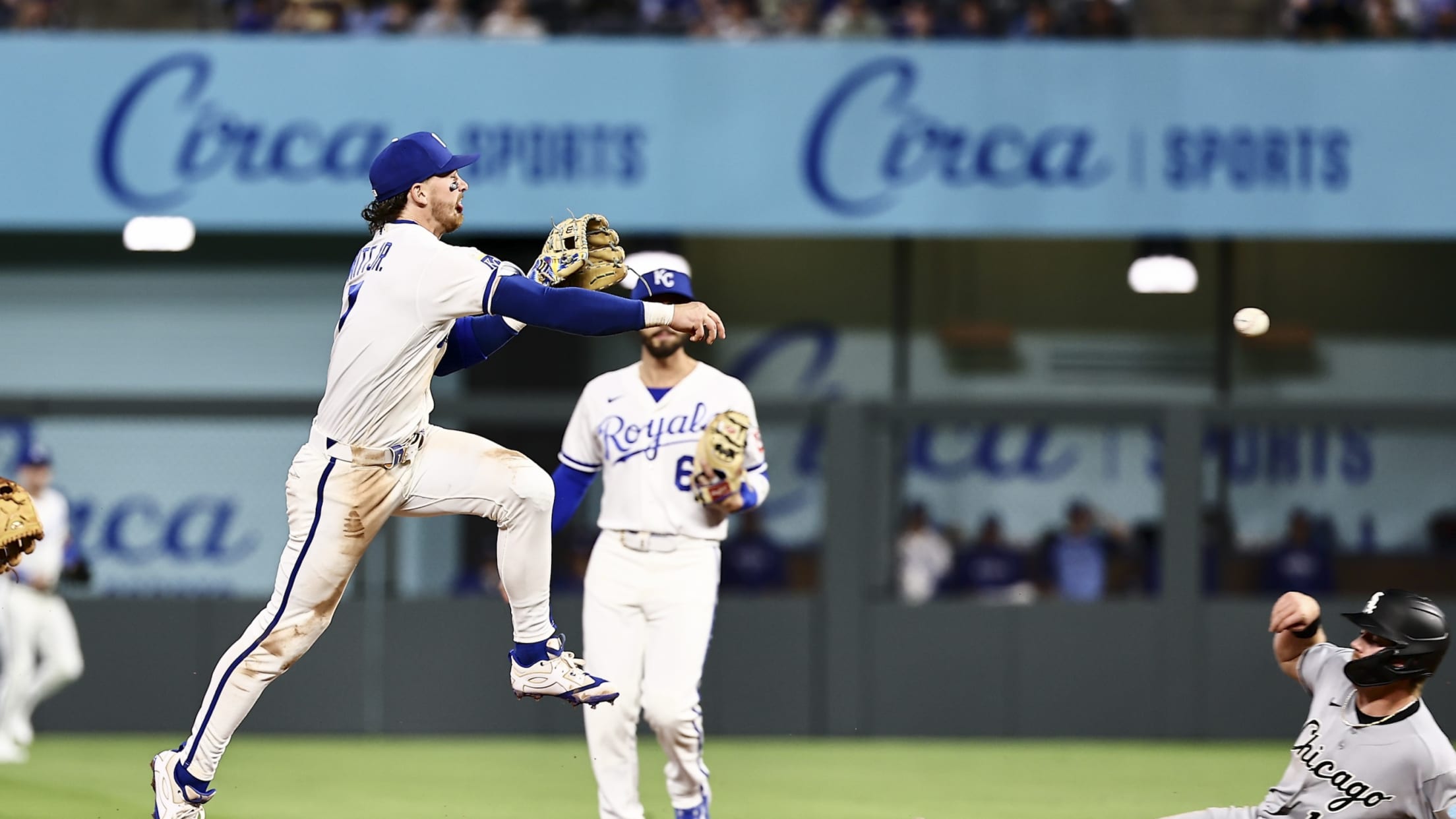 Bobby Witt Jr. turns spectacular double play