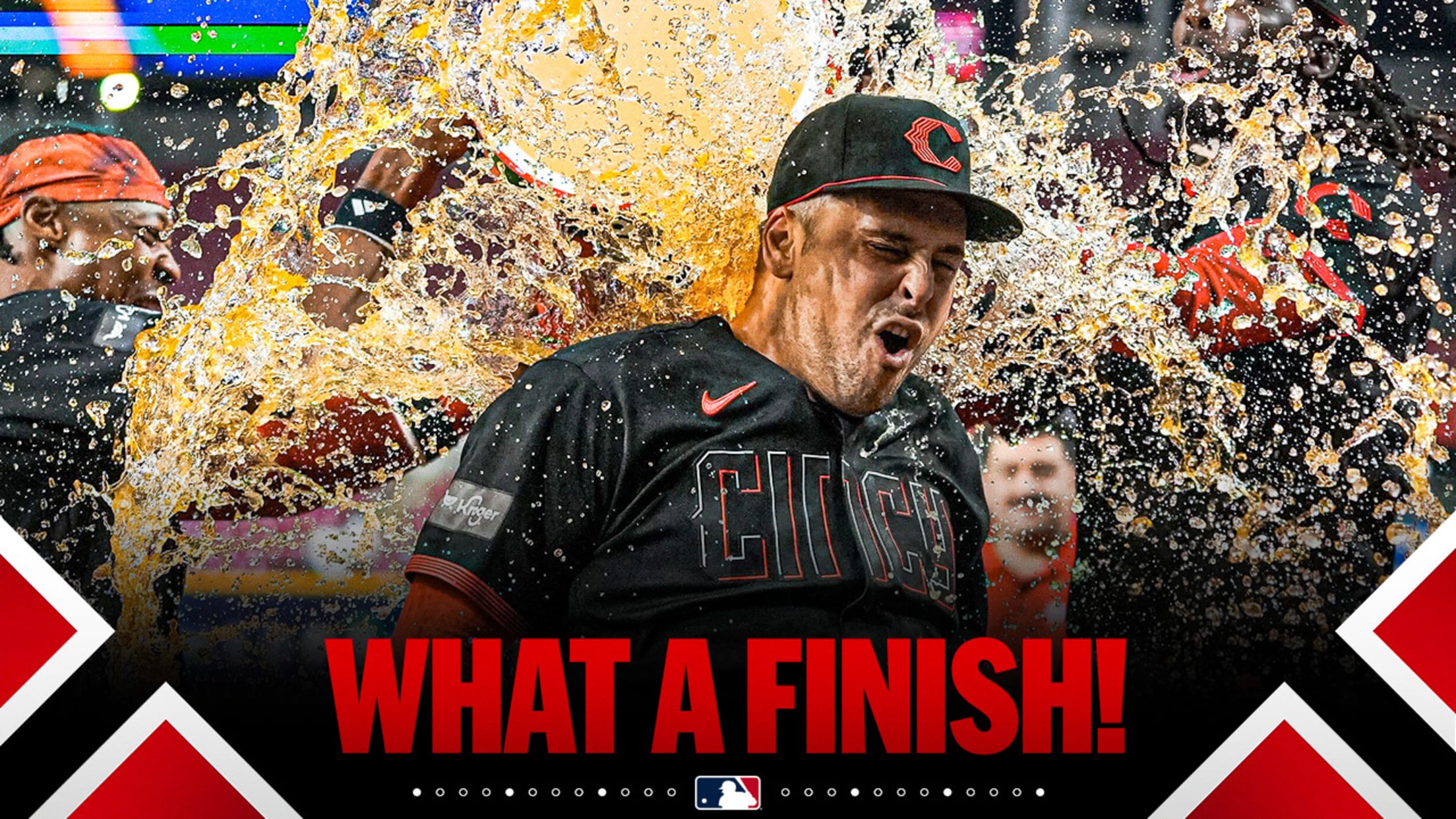 Nathaniel Lowe's walk-off home run (2)