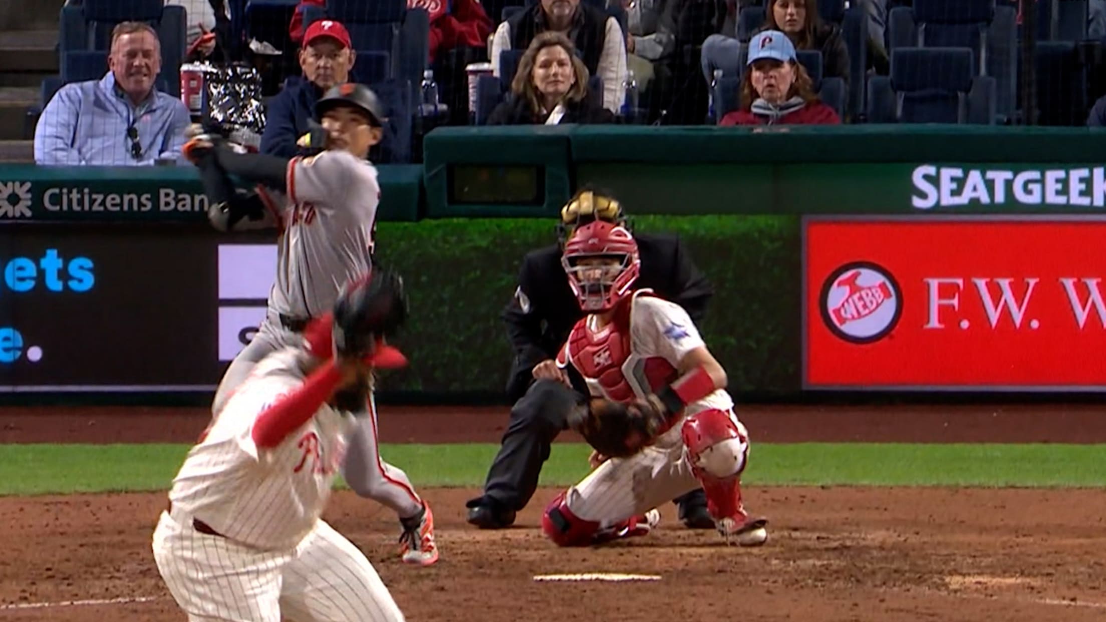 Jung Hoo Lee's go-ahead single
