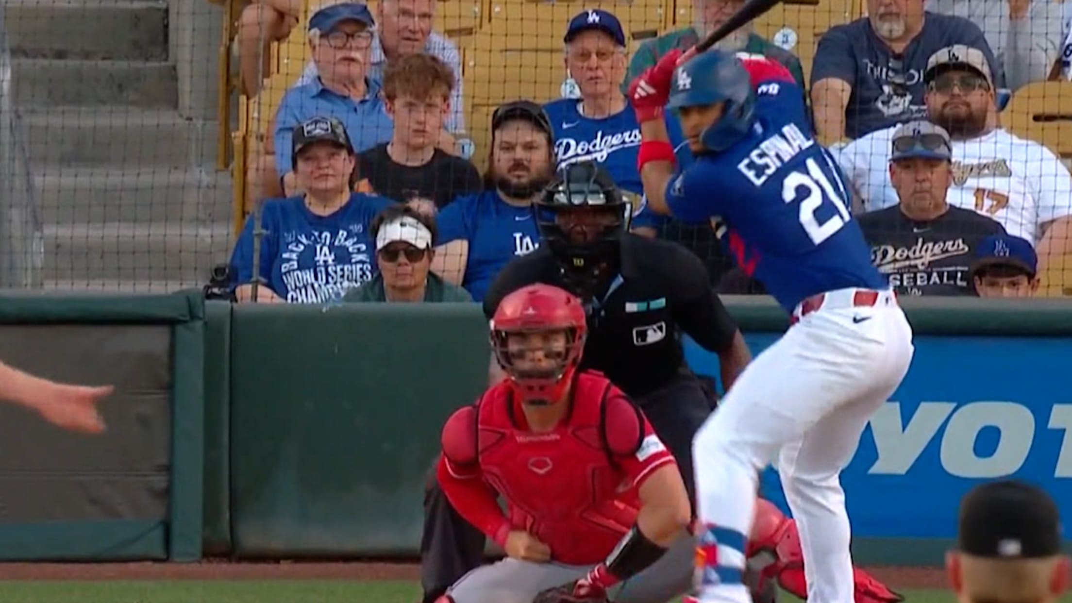 Santiago Espinal produce dos con doble