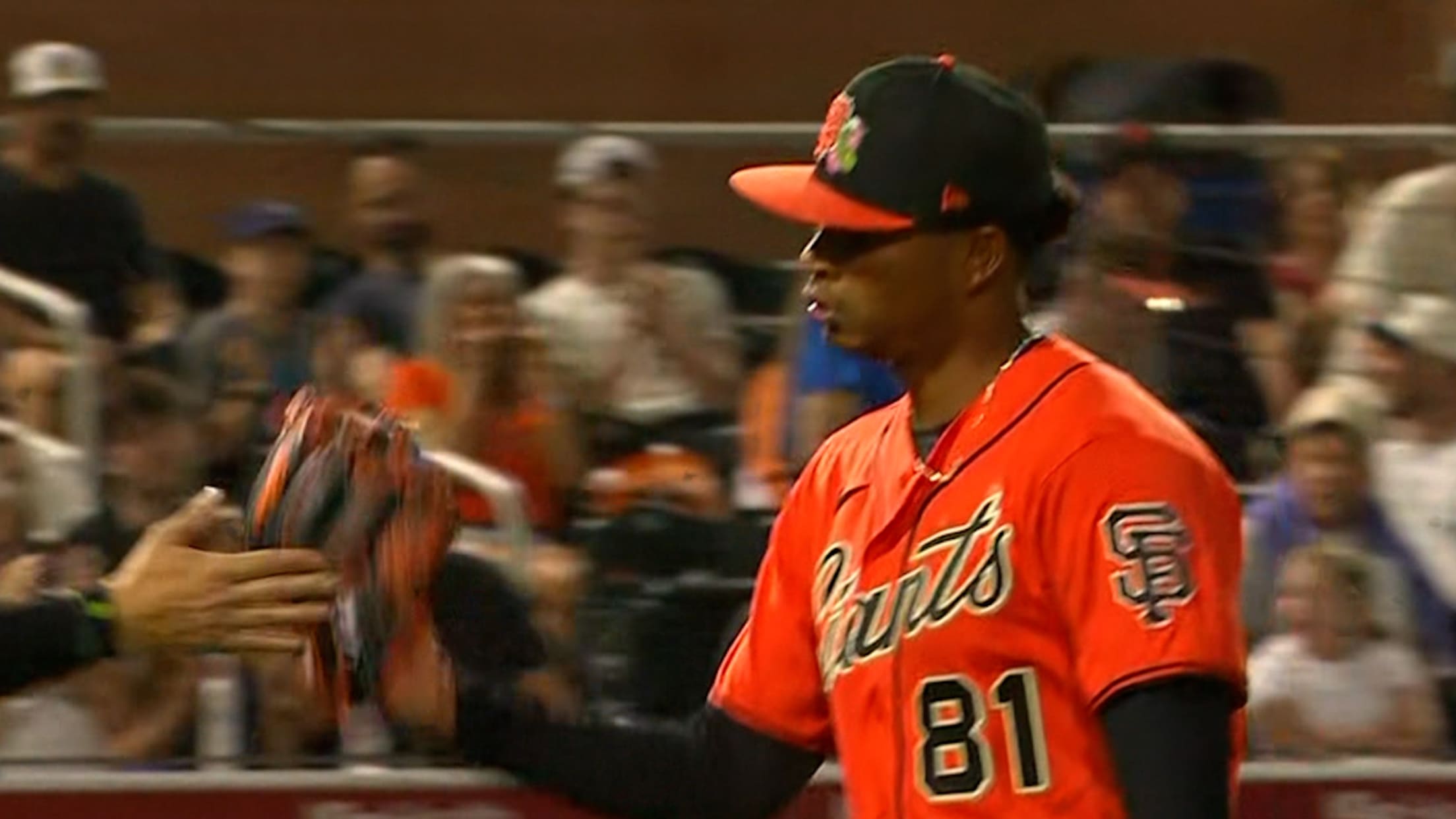 Los Gigantes salen de apuros con doble play