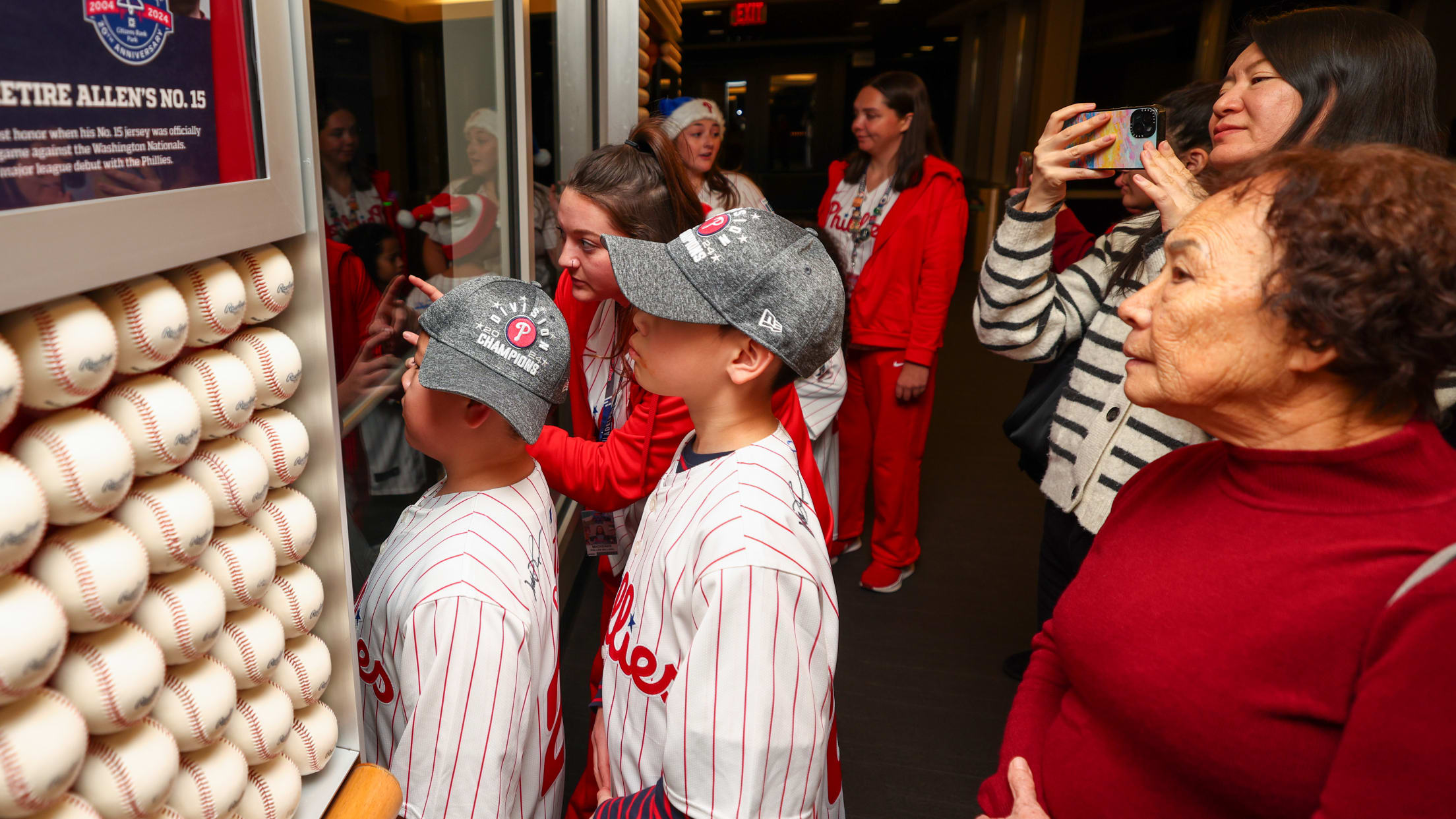 20241213_Ballgirls Holiday Party-17