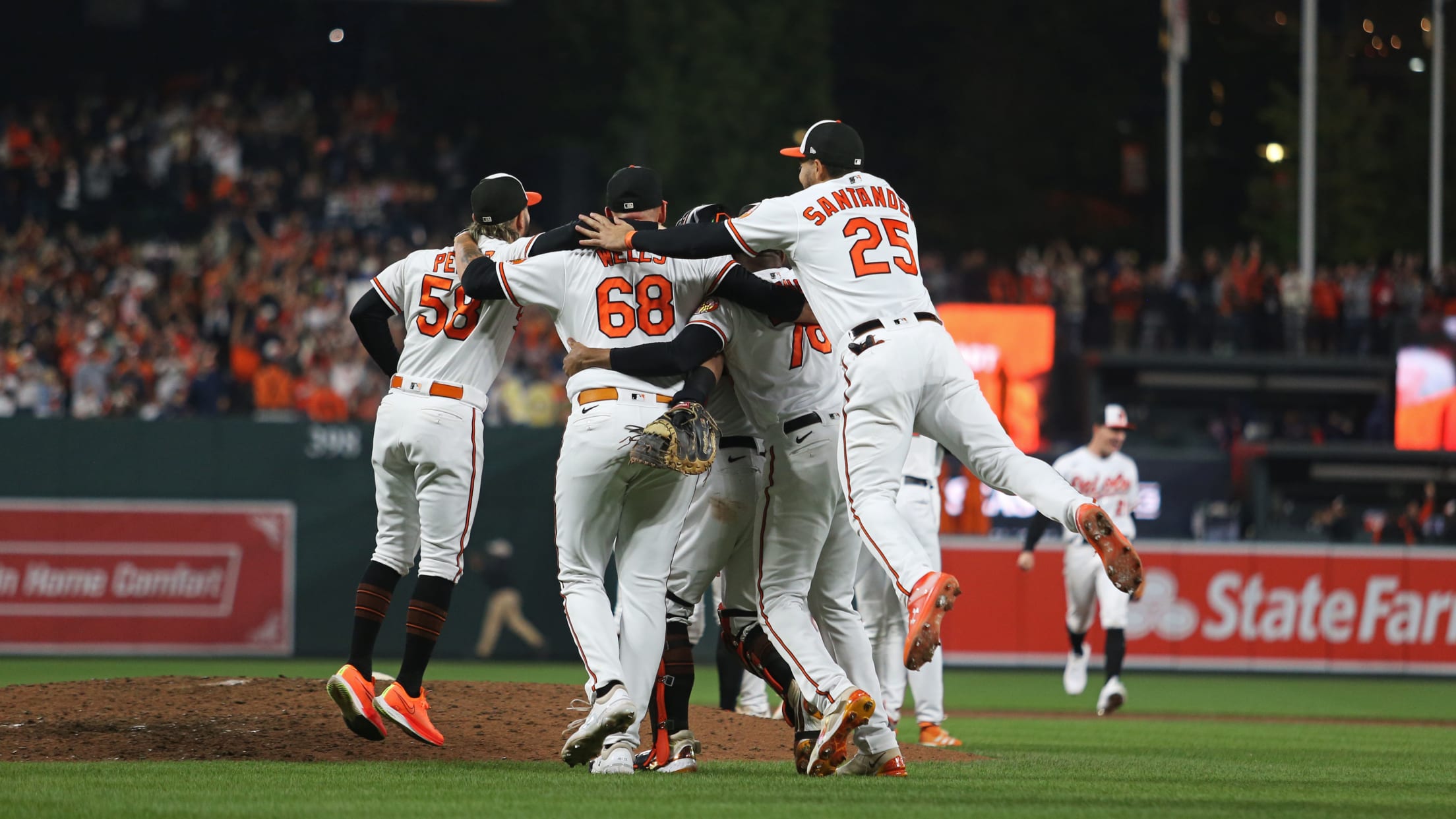 BAL- BI - Homestand In Focus - 1003 - 044