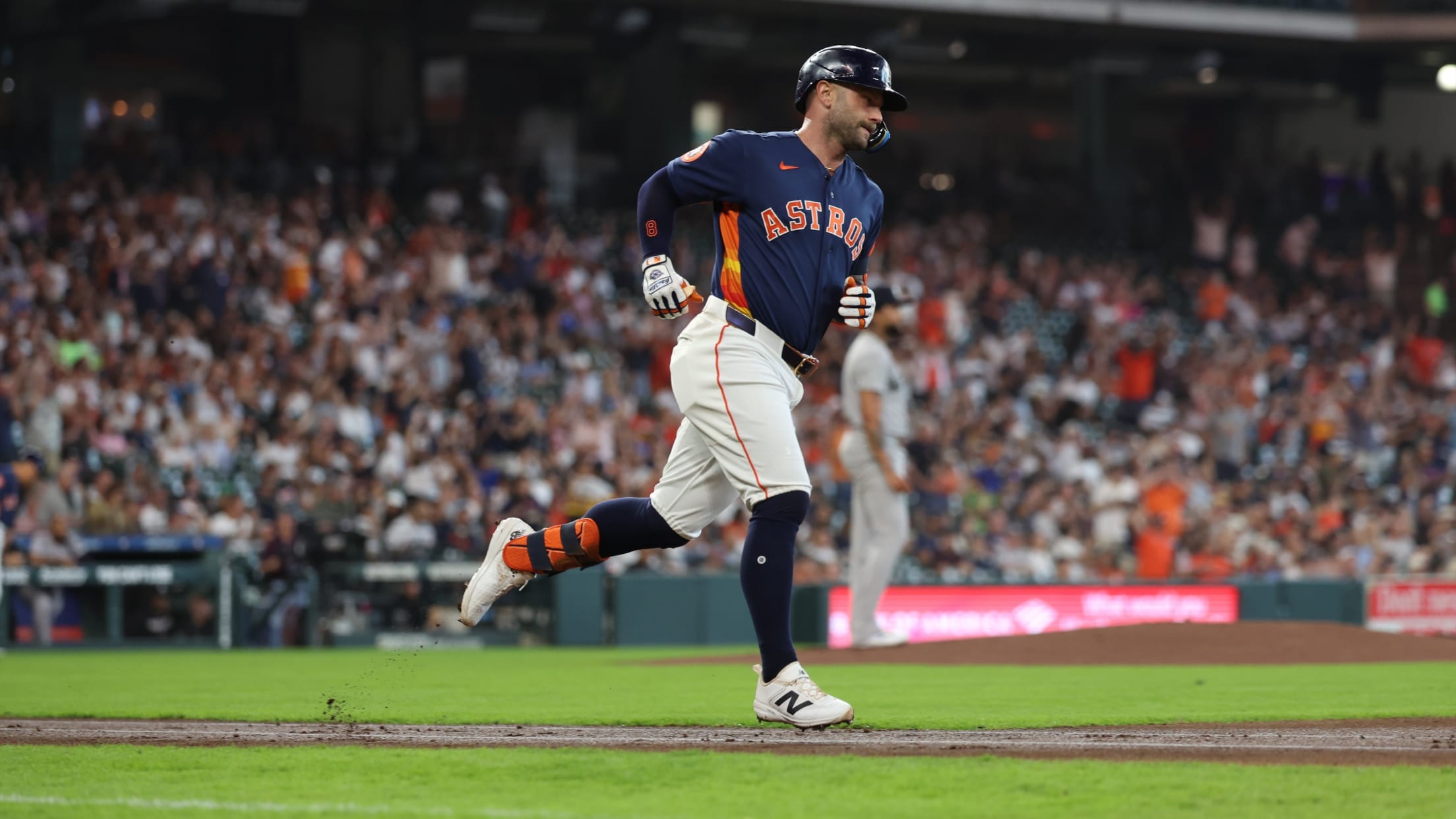 Christian Walker's two-run homer (7)