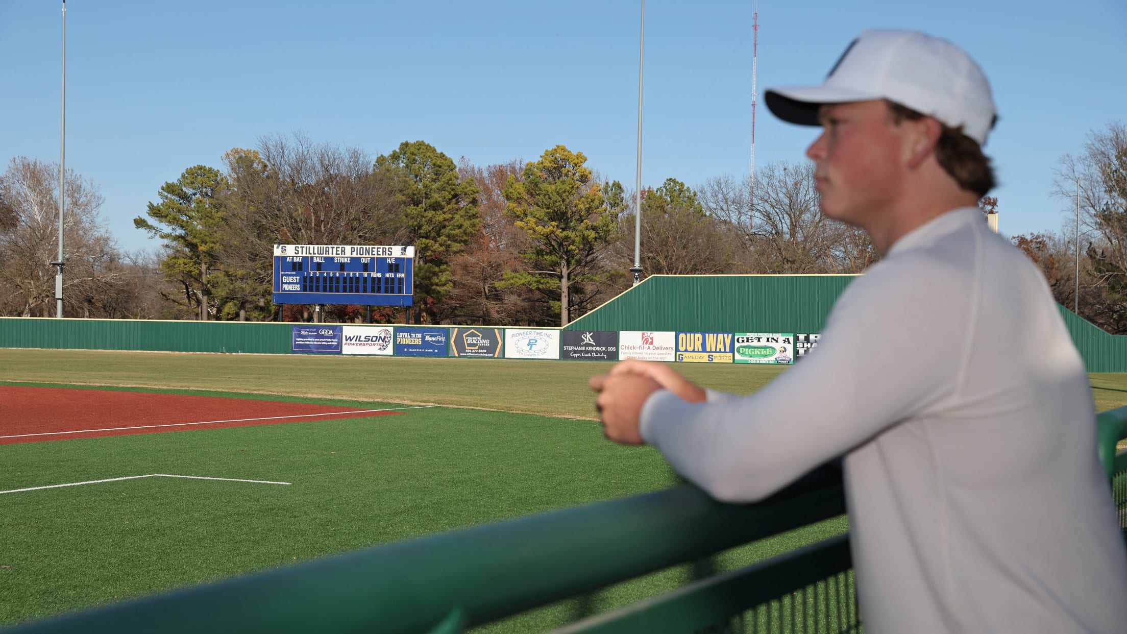 BAL-BI-021025-Holliday-Feature-017