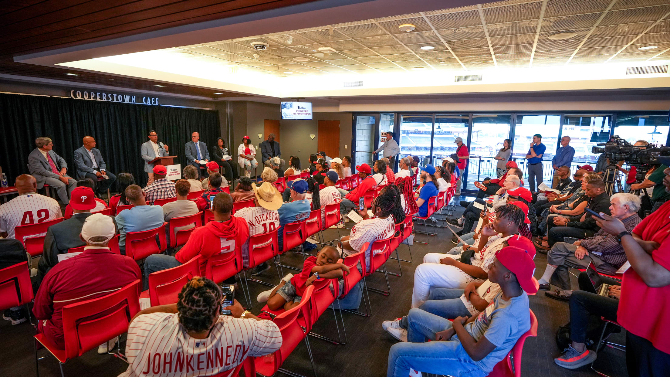 PioneersinPinstripes00559