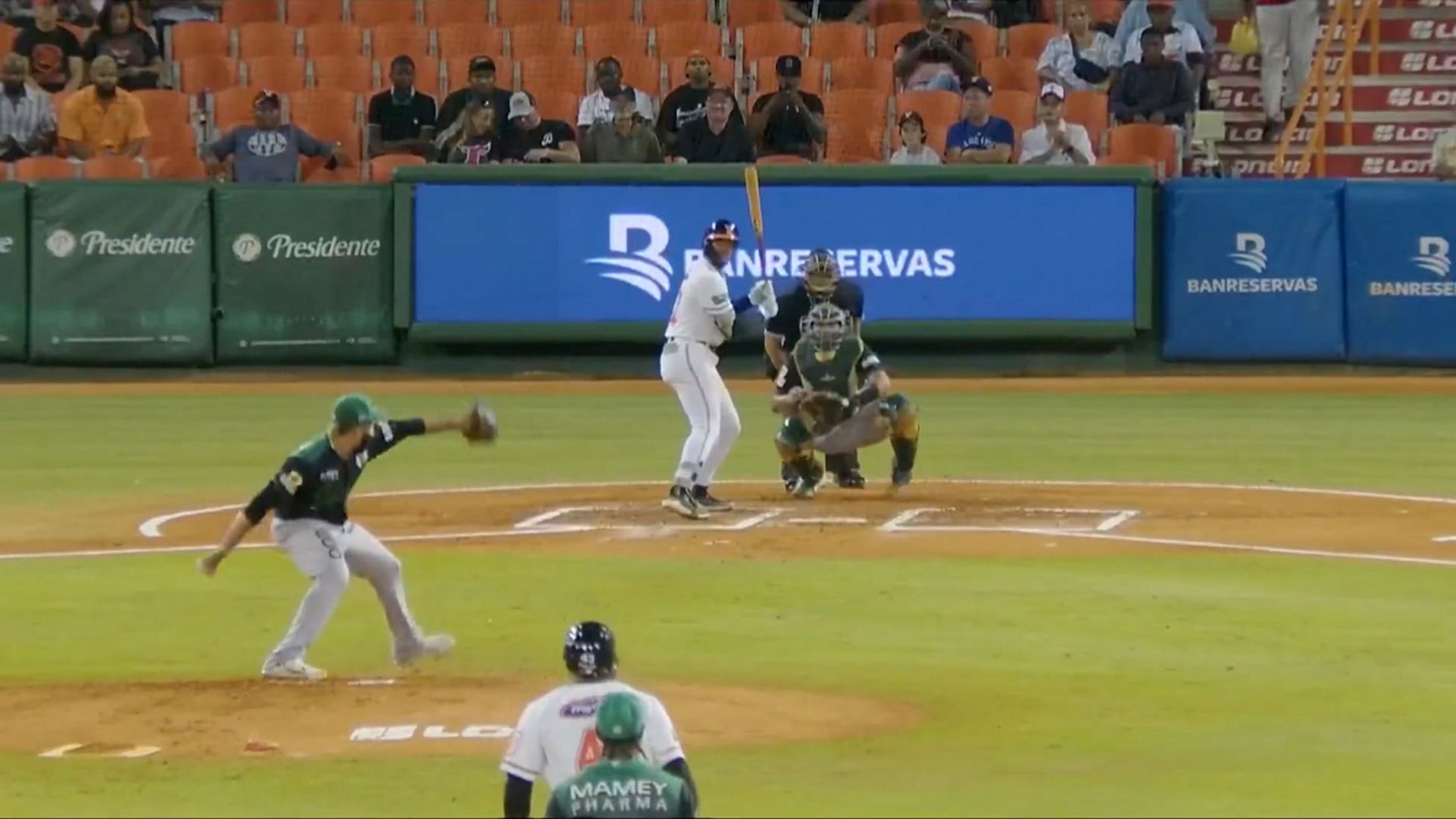 Manuel Peña impulsa dos con hit