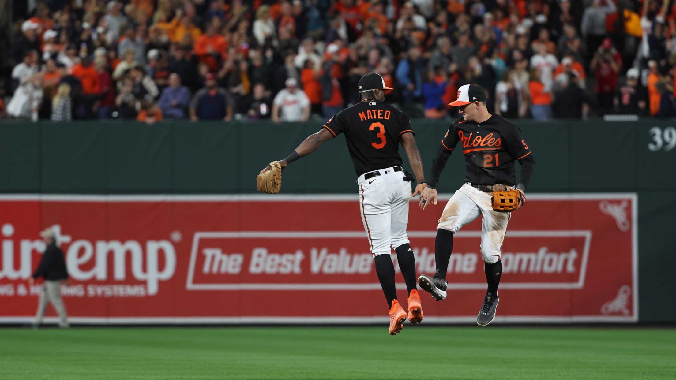 BAL- BI - Homestand In Focus - 1003 - 031