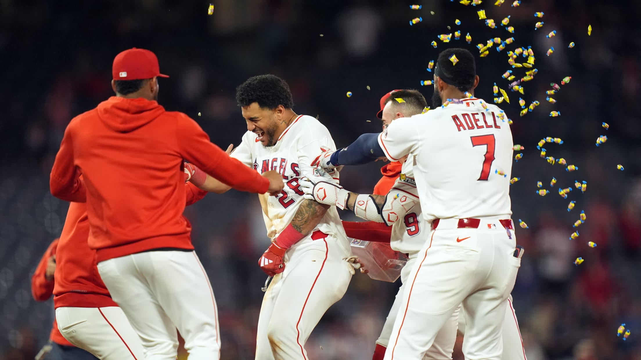 Jose Siri walks it off!