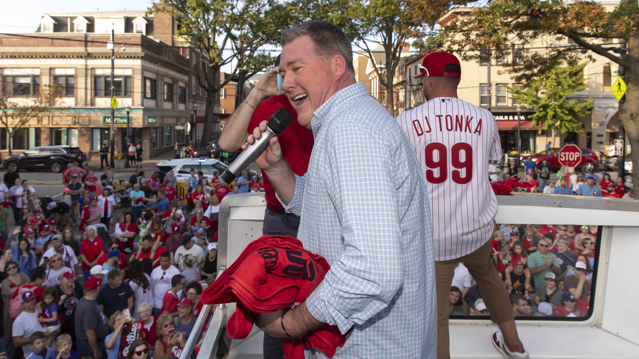 20231002_Phillies_Bus_Rally_Waterfalls-59