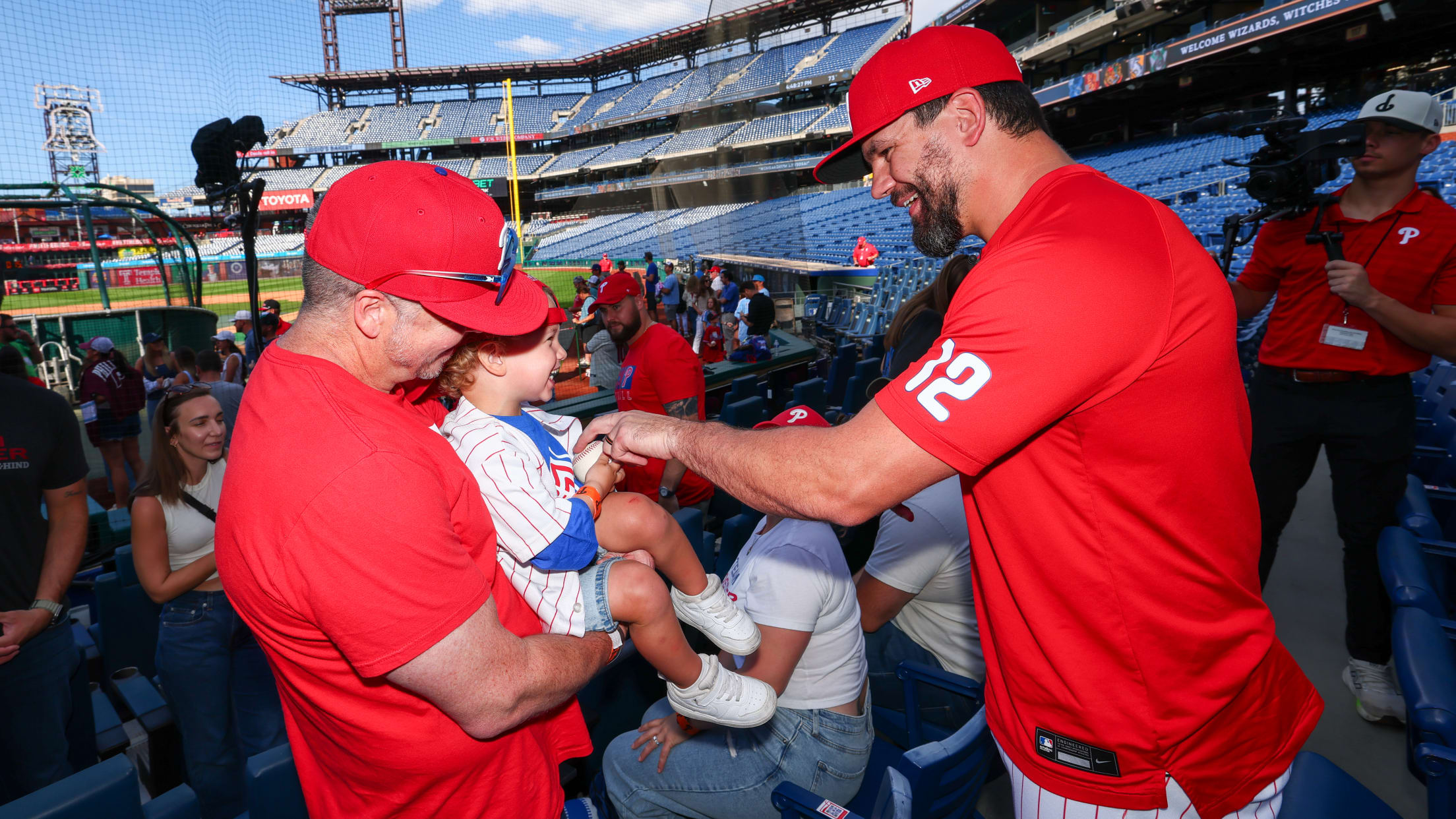 20250819_Schwarber Neighborhood Heroes_Team Foster_Meet & Greet-13