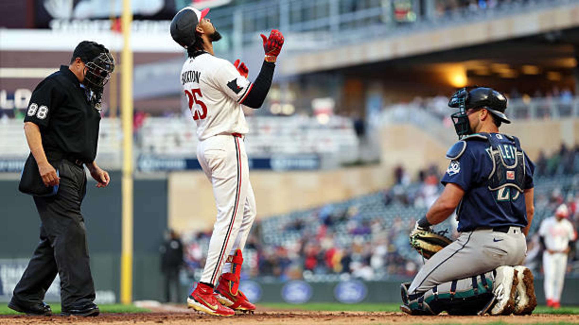 Byron Buxton's solo home run (7)
