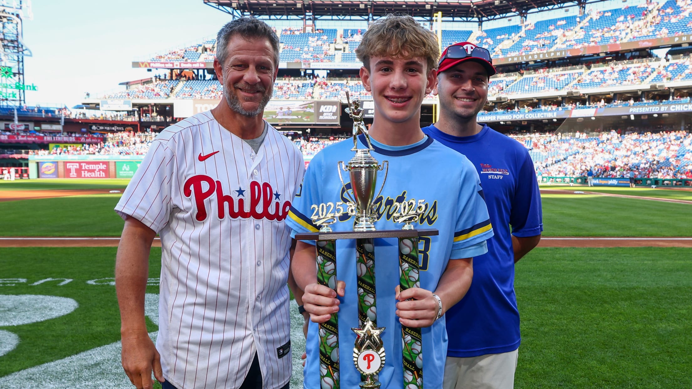20250830_Home Run Derby Trophy Presentation-82