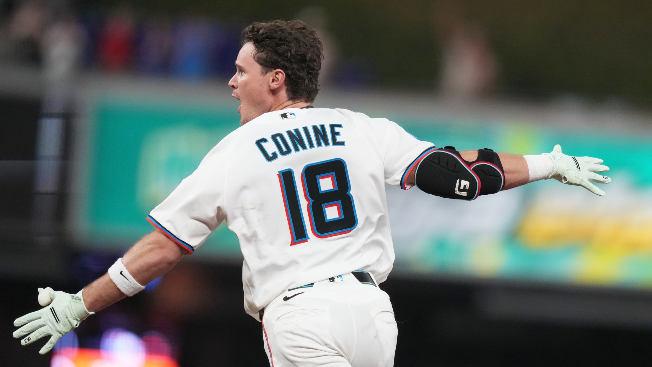 Griffin Conine walks it off!