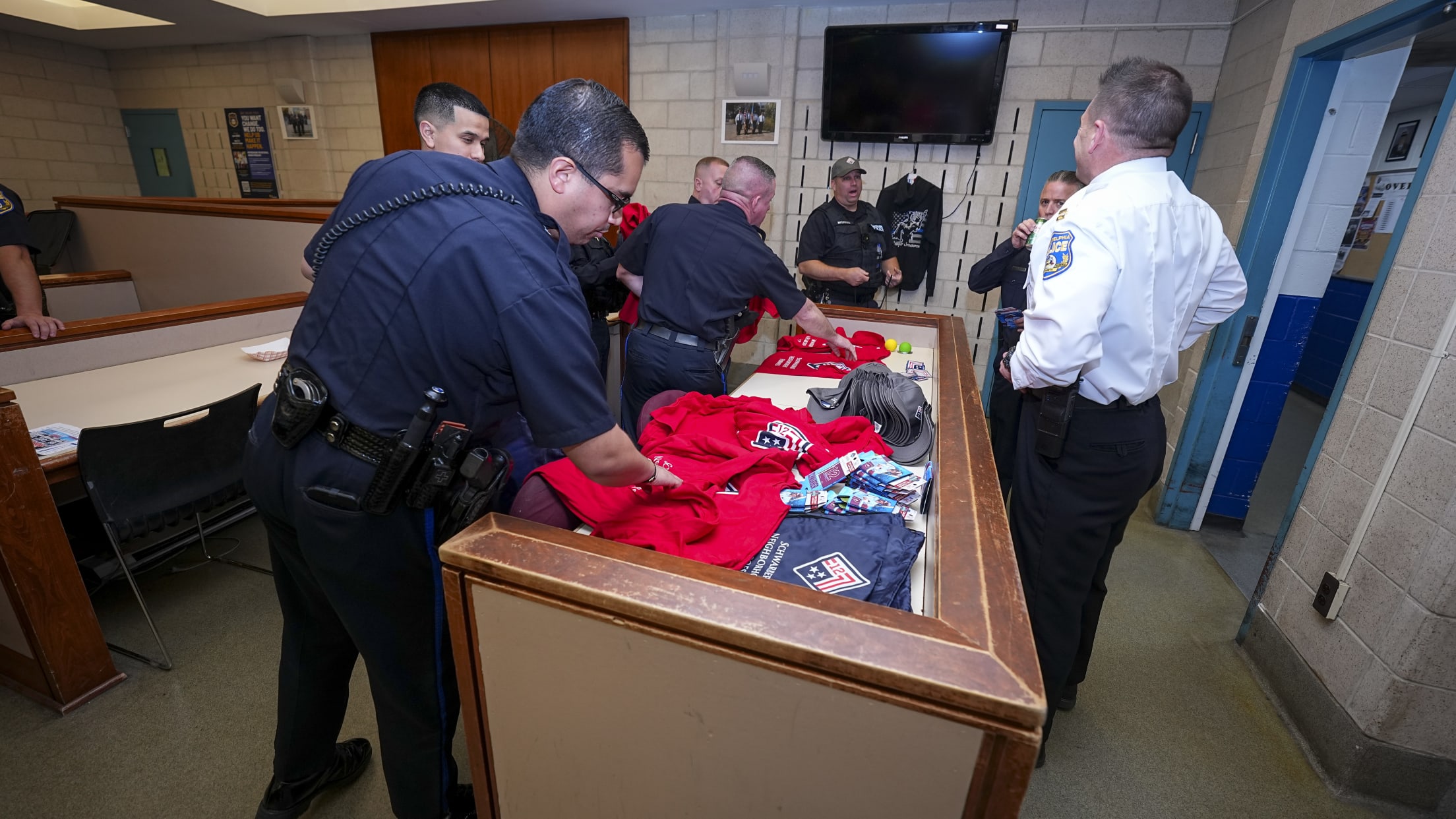 Schwarber_Neighborhood_Heroes13495