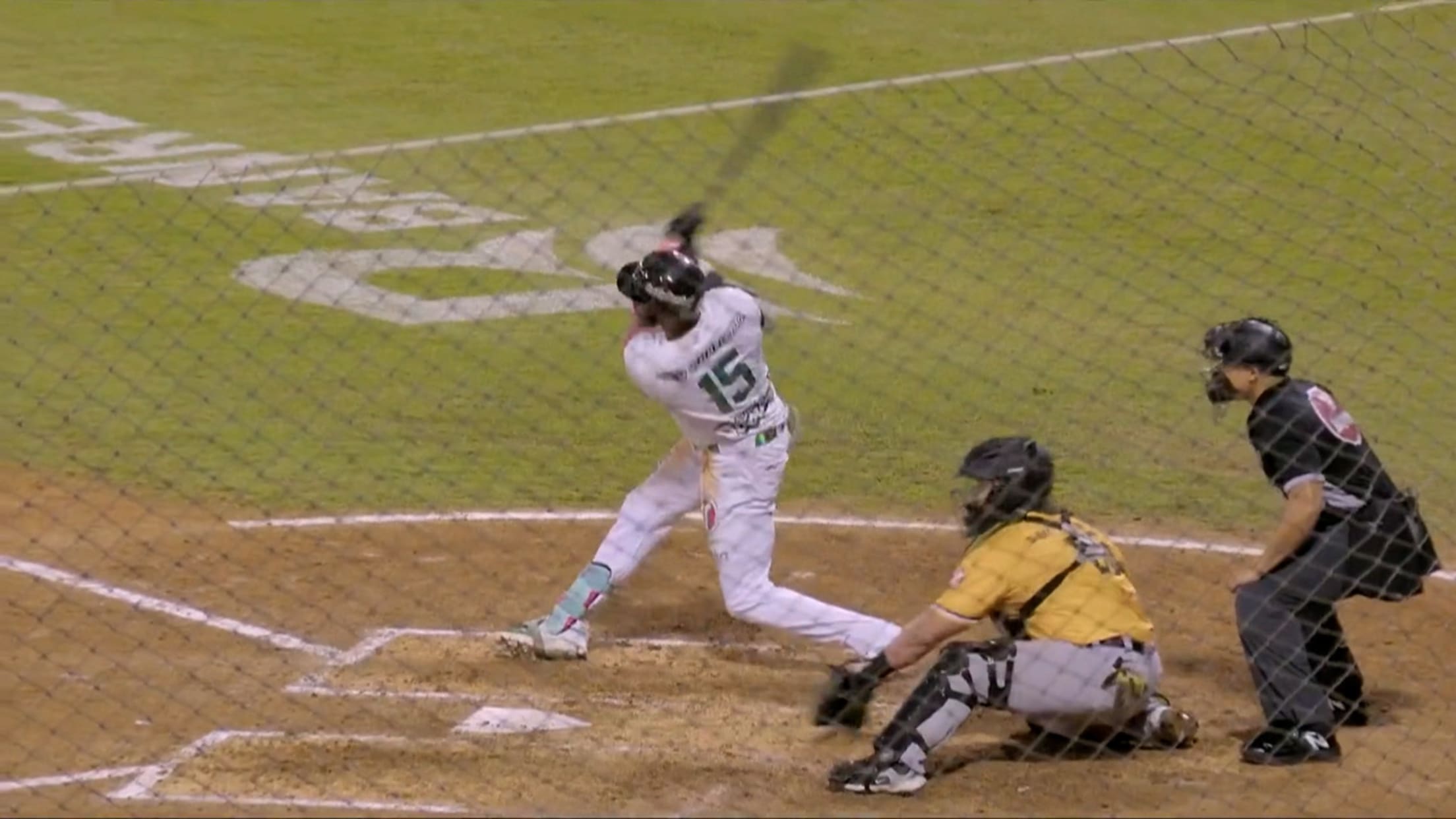 Raimel Tapia impulsa con sencillo