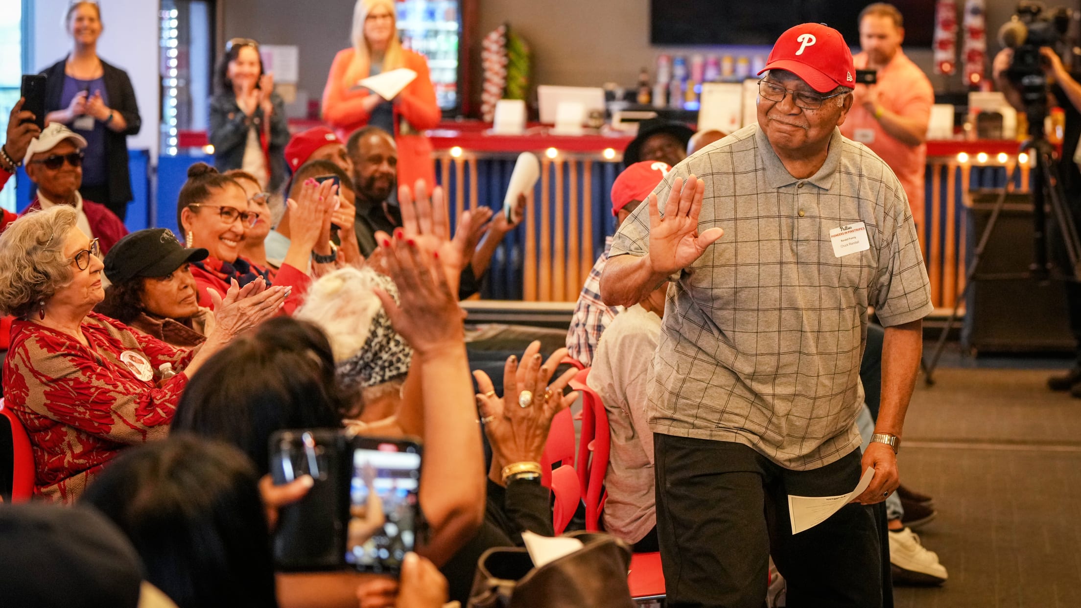 PioneersinPinstripes08965