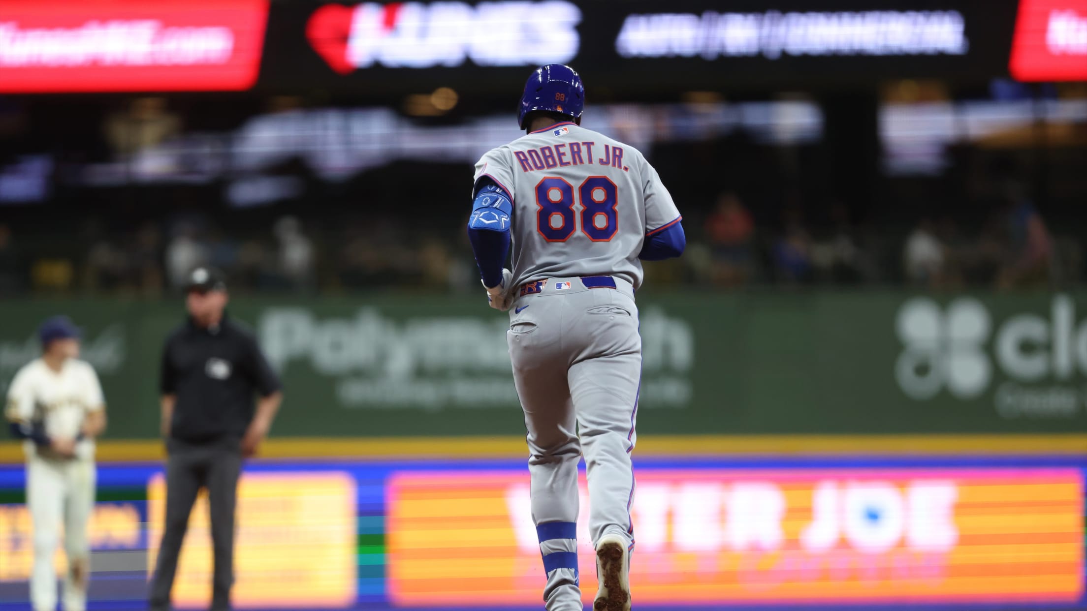 Luis Robert Jr.'s solo home run (3)
