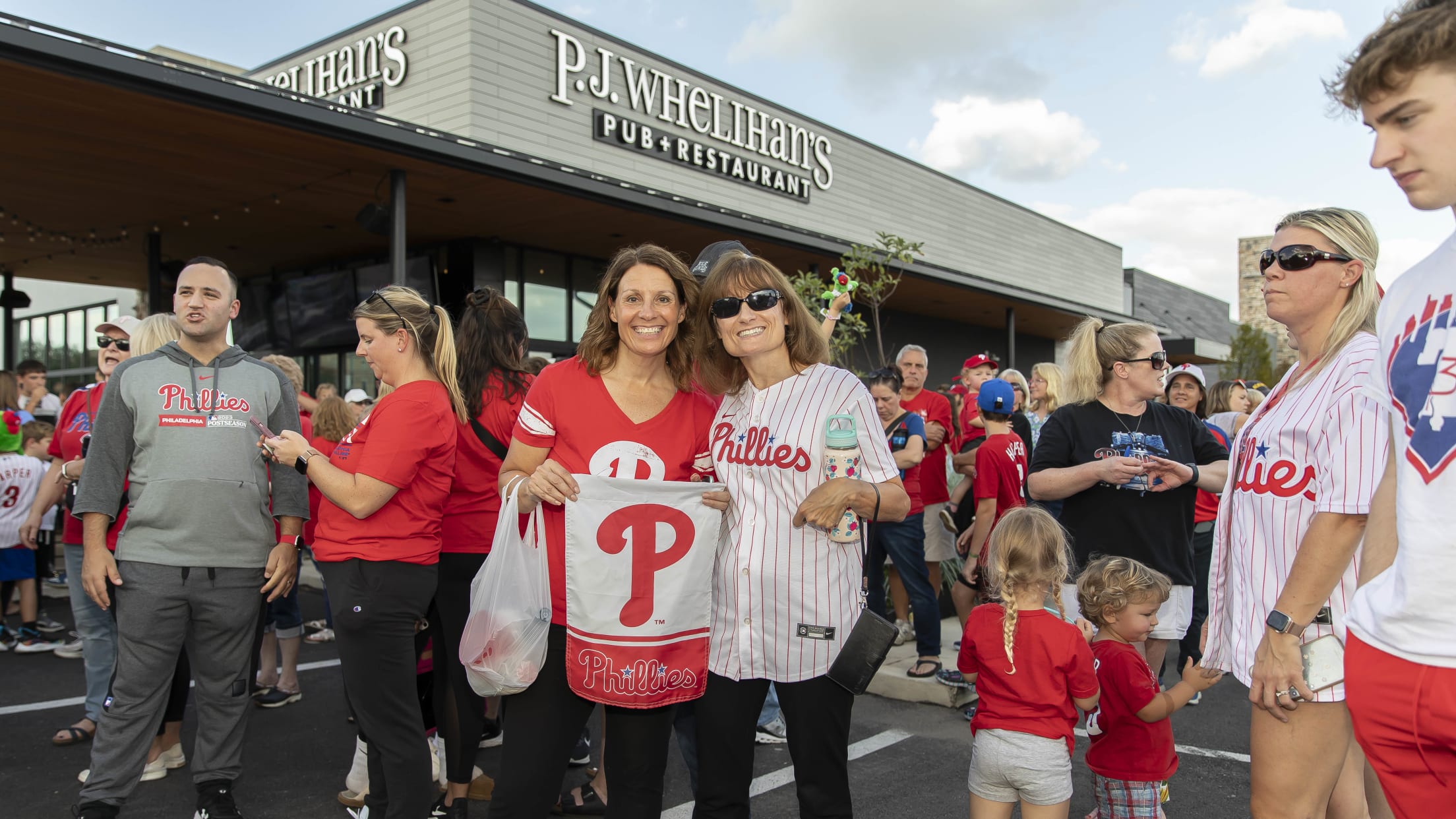 20231002_Phillies_Bus_Rally_Waterfalls-36