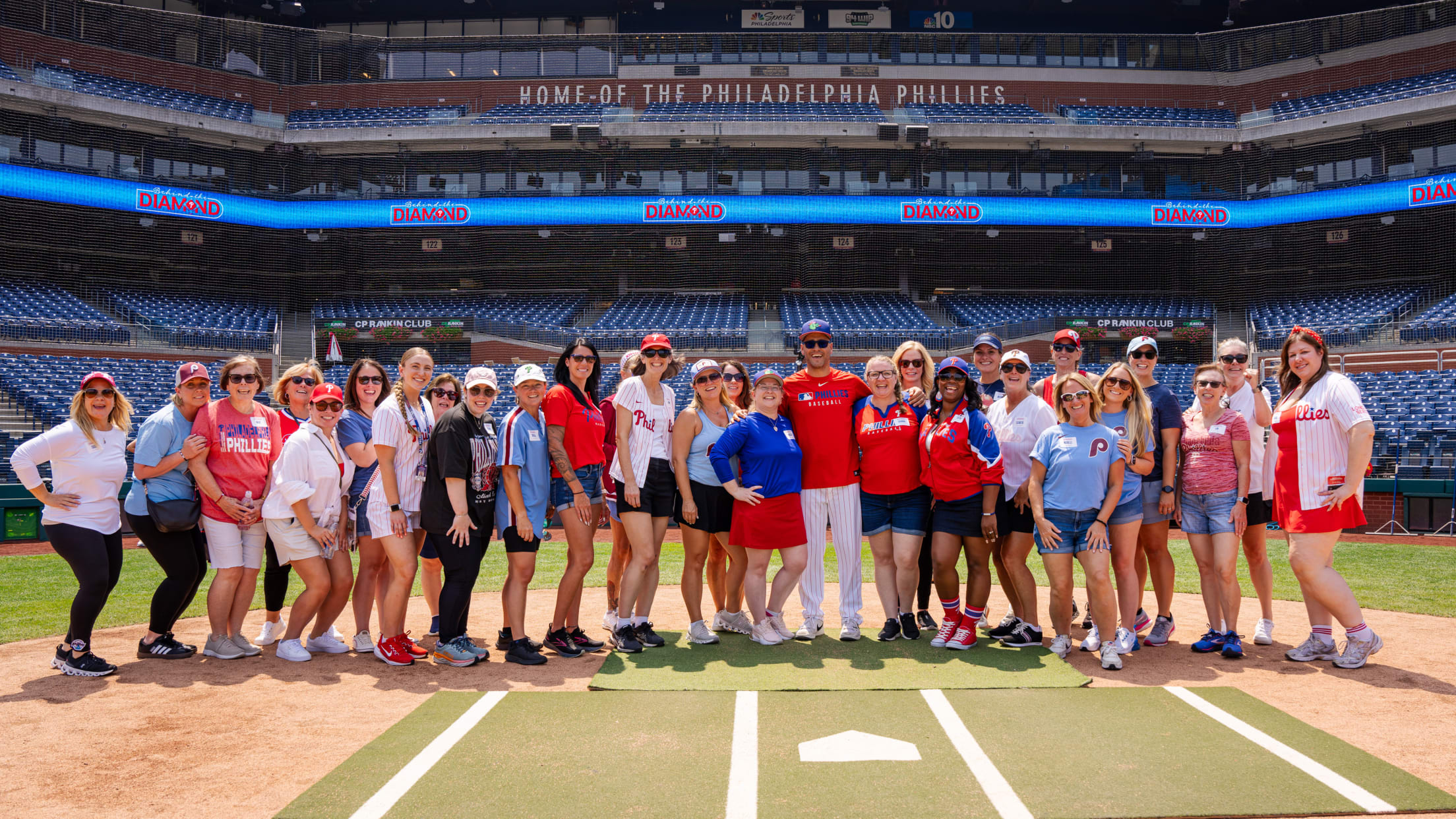 BehindtheDiamond00251