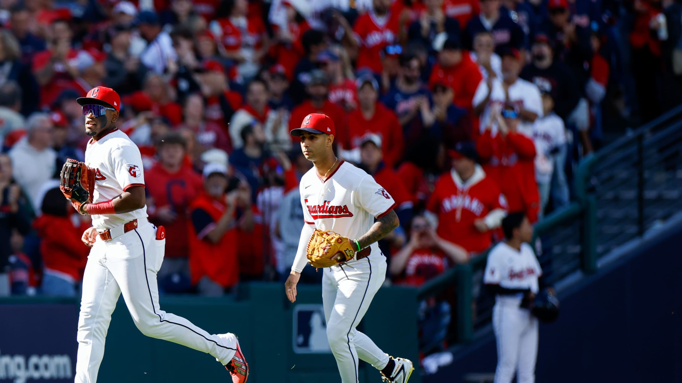Angel Martínez's leaping catch starts double play