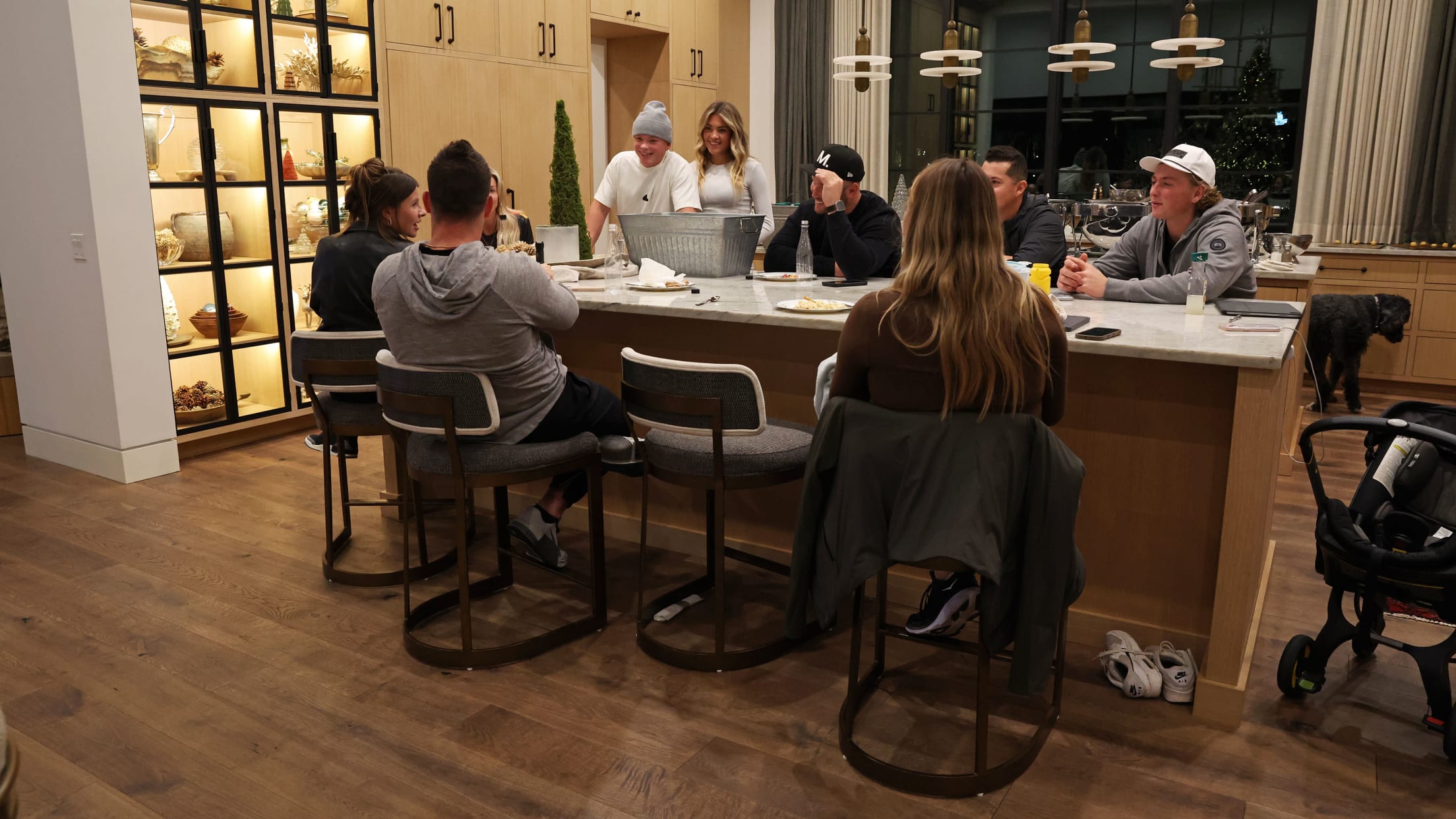 BAL-BI-021025-Holliday-Feature-050