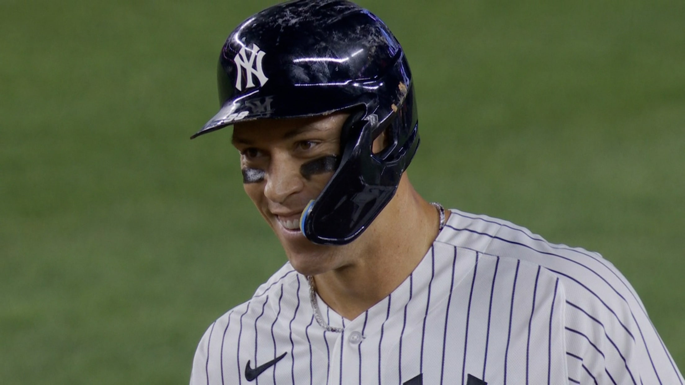 Aaron Judge doubles in the 9th