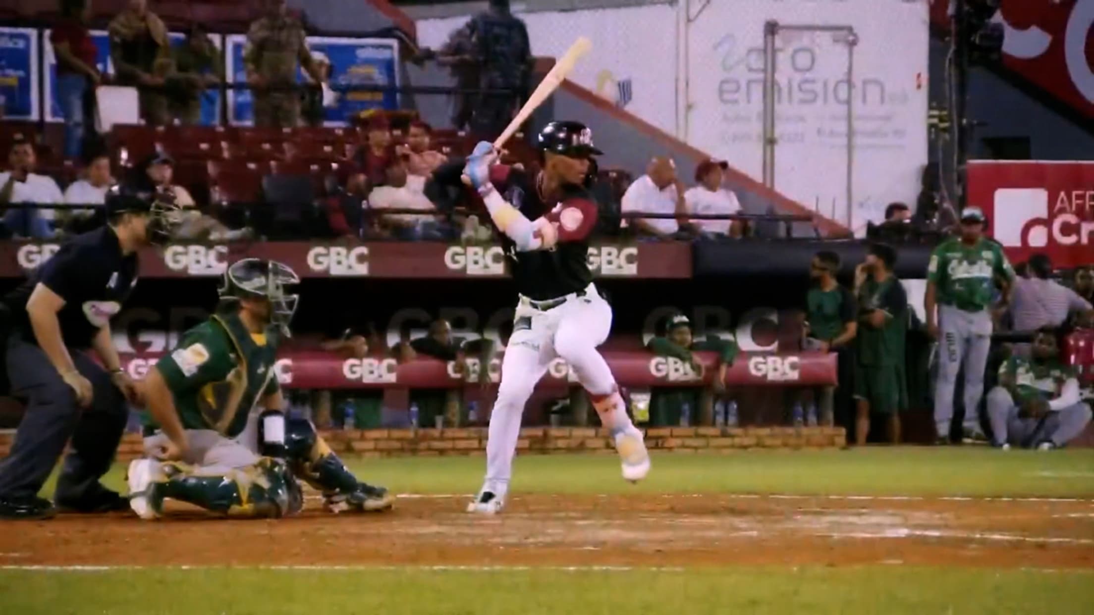 Julio Carreras produce con sencillo