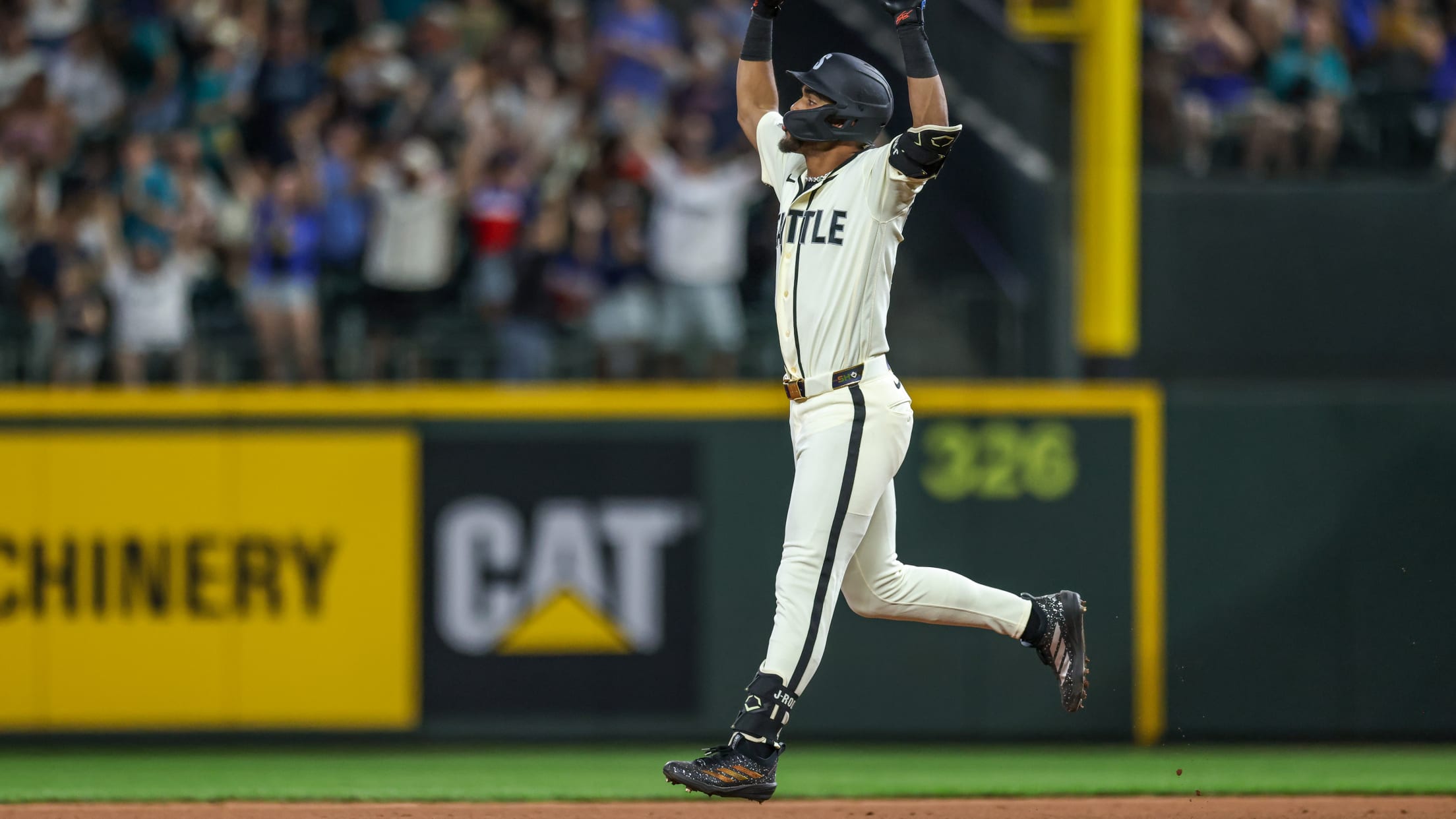 Julio Rodríguez's two-run home run (14)