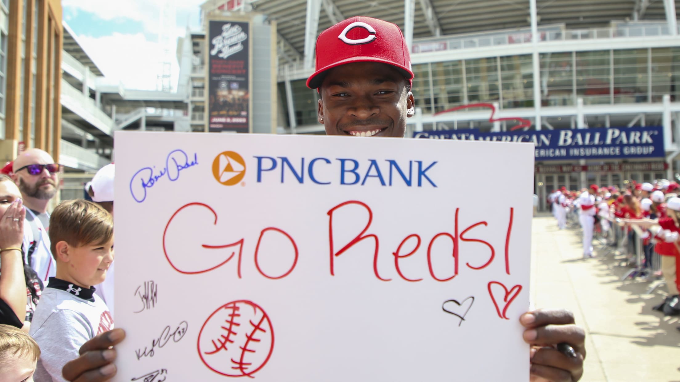 Cincinnati Reds Kids Day: Players walk red carpet