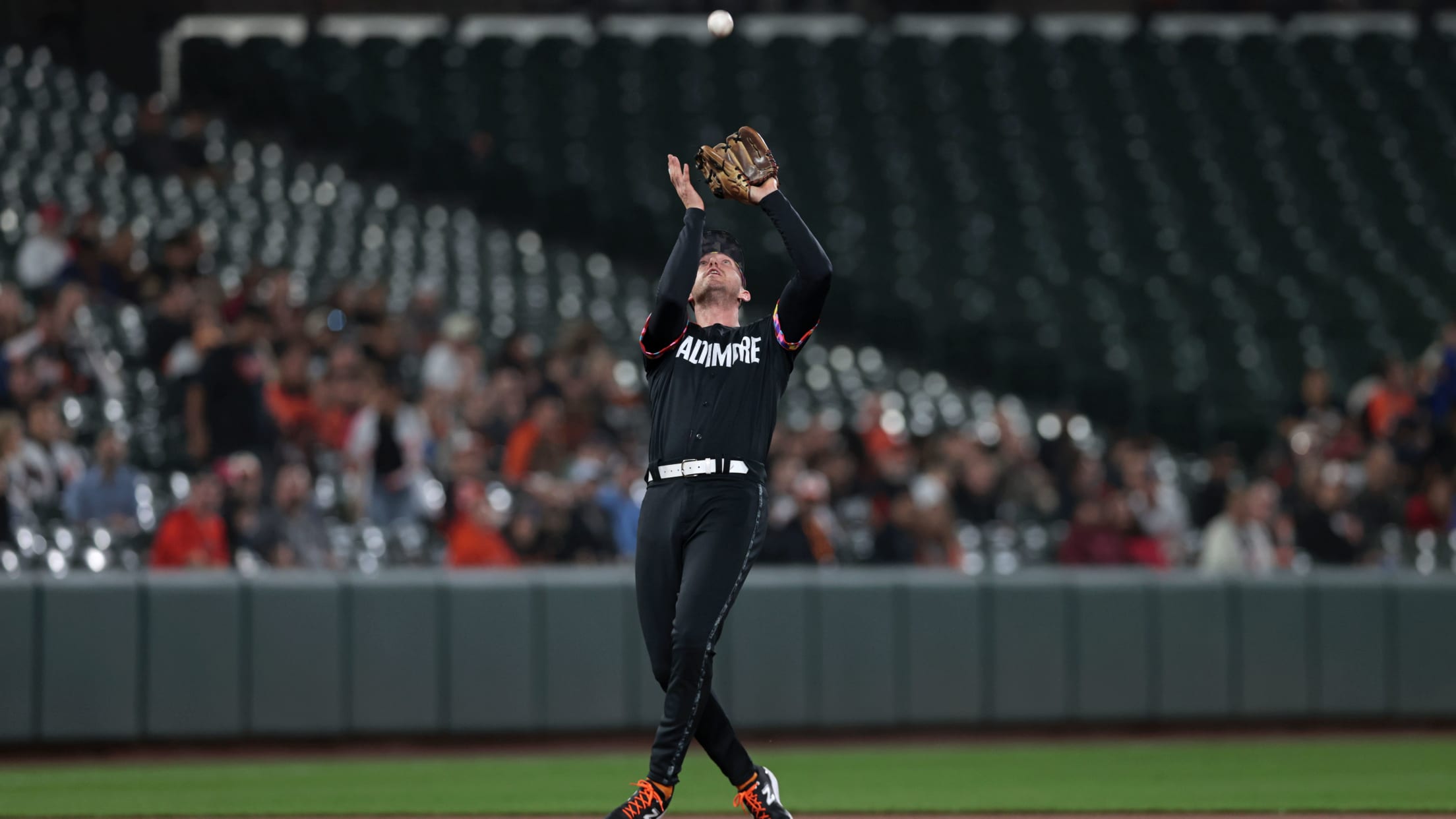 BAL- BI - Homestand In Focus - 1003 - 069