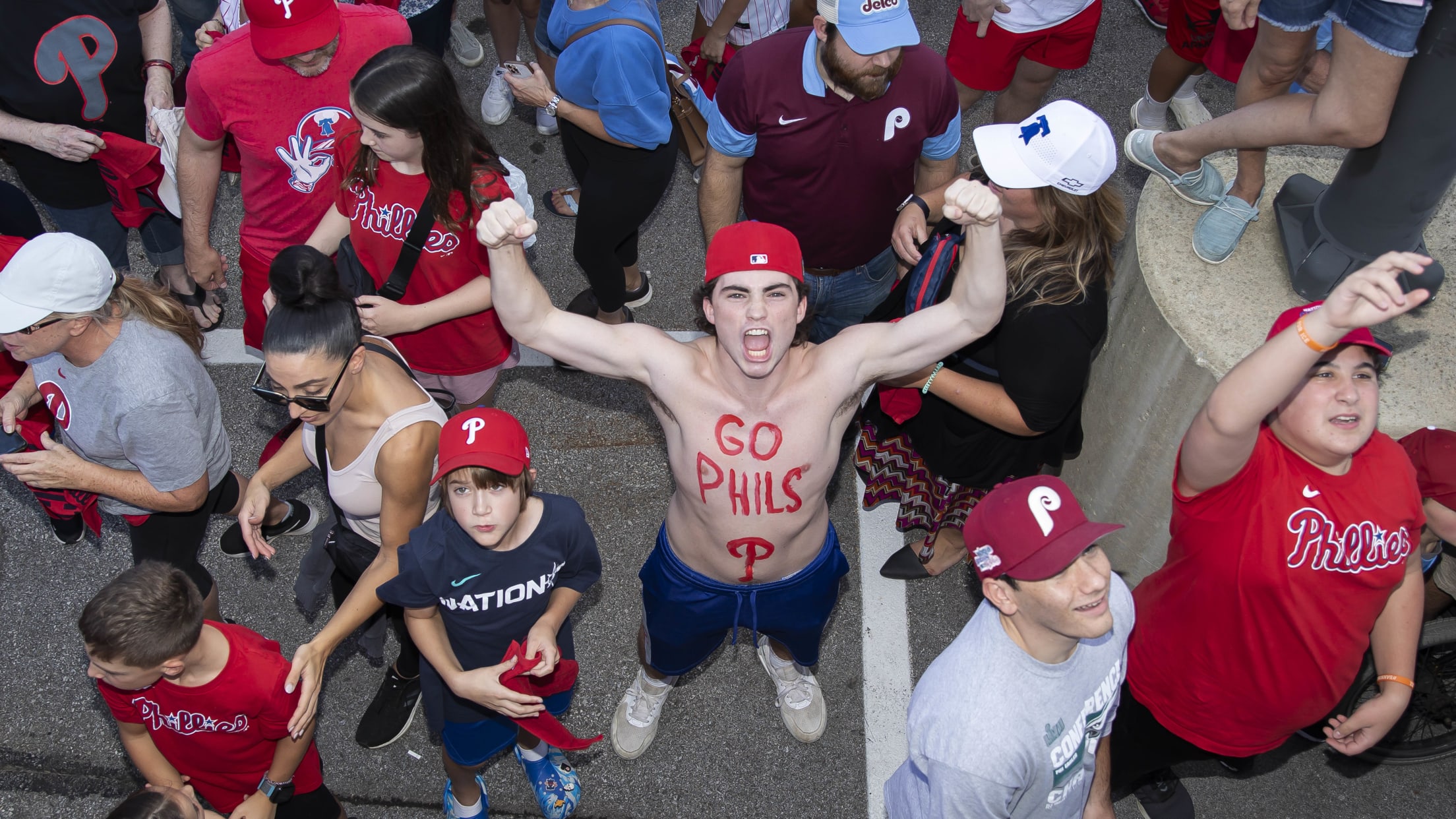 20231002_Phillies_Bus_Rally_Waterfalls-39