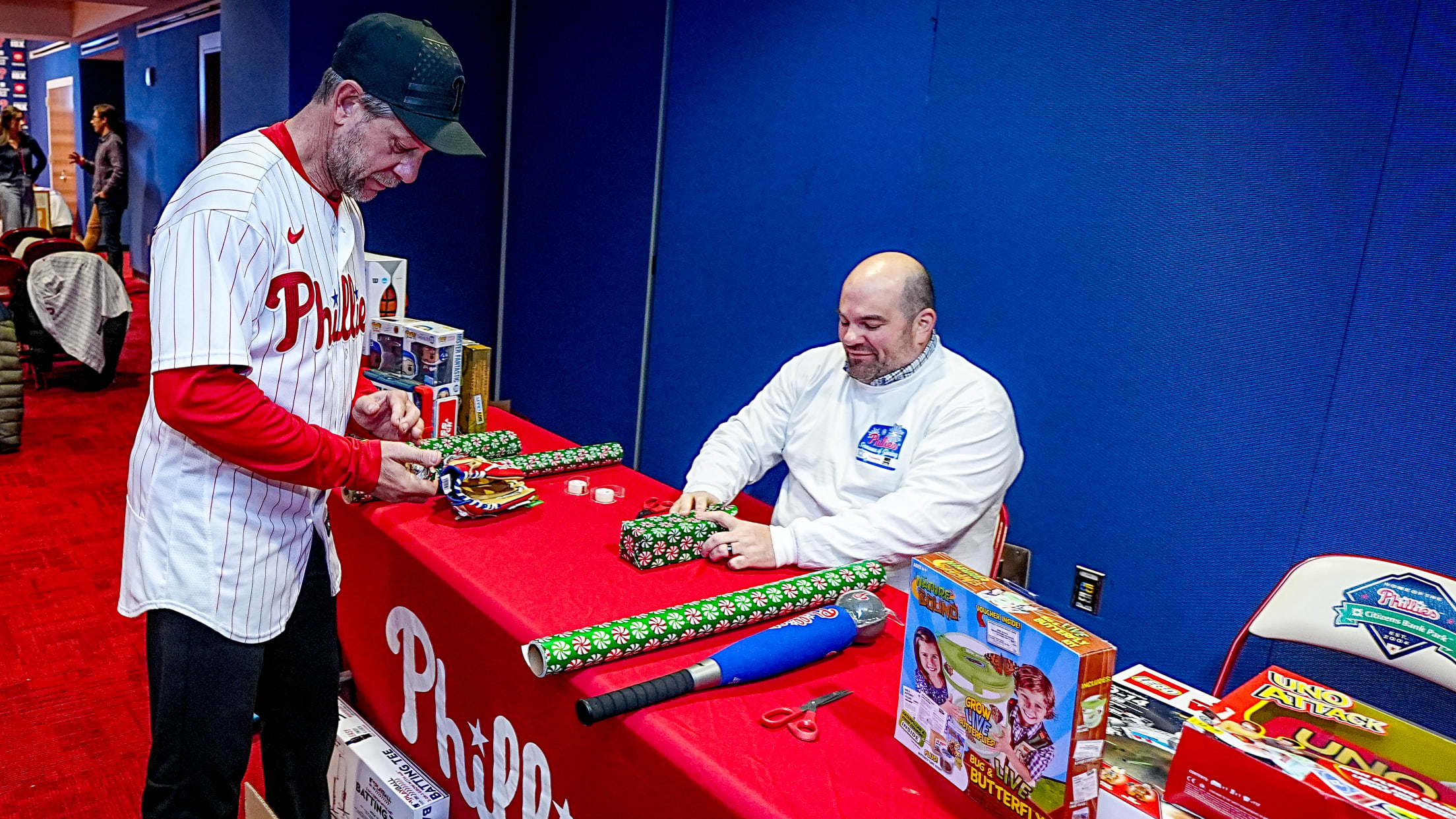 SEIHolidayGiftWrappingParty173540