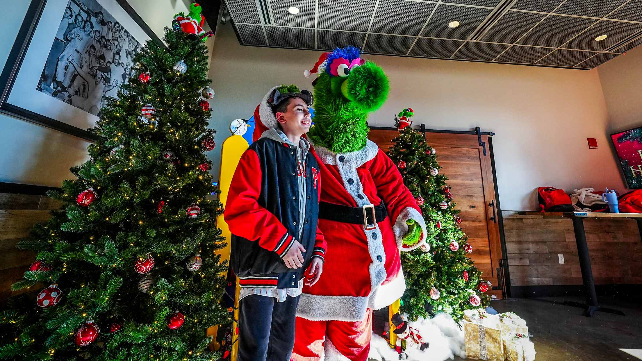 HolidaySalePhanatic01983