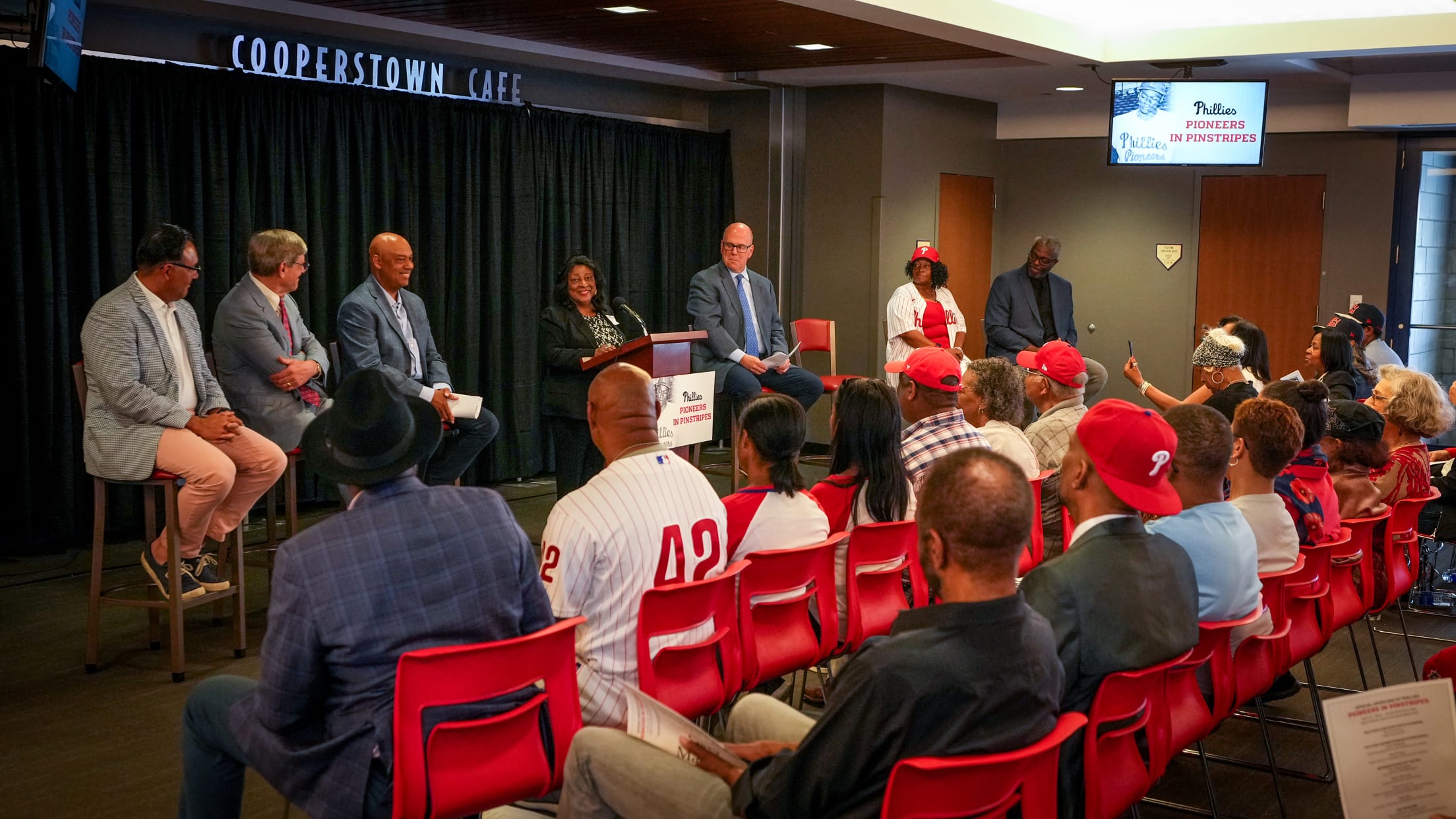 PioneersinPinstripes00577