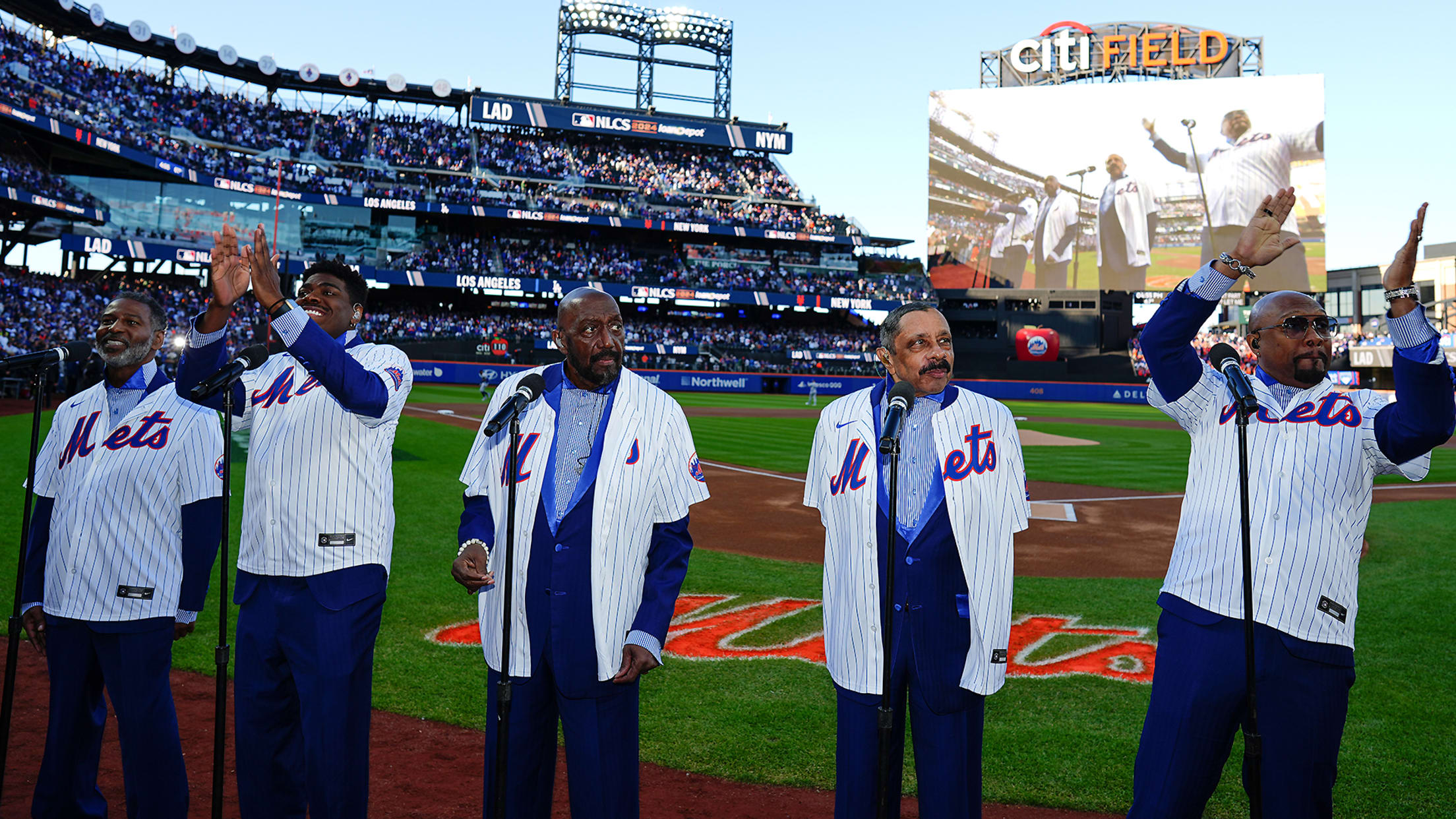 The Temptations put Mets jerseys over their suits to sing ''My Girl'' before NLCS Game 5