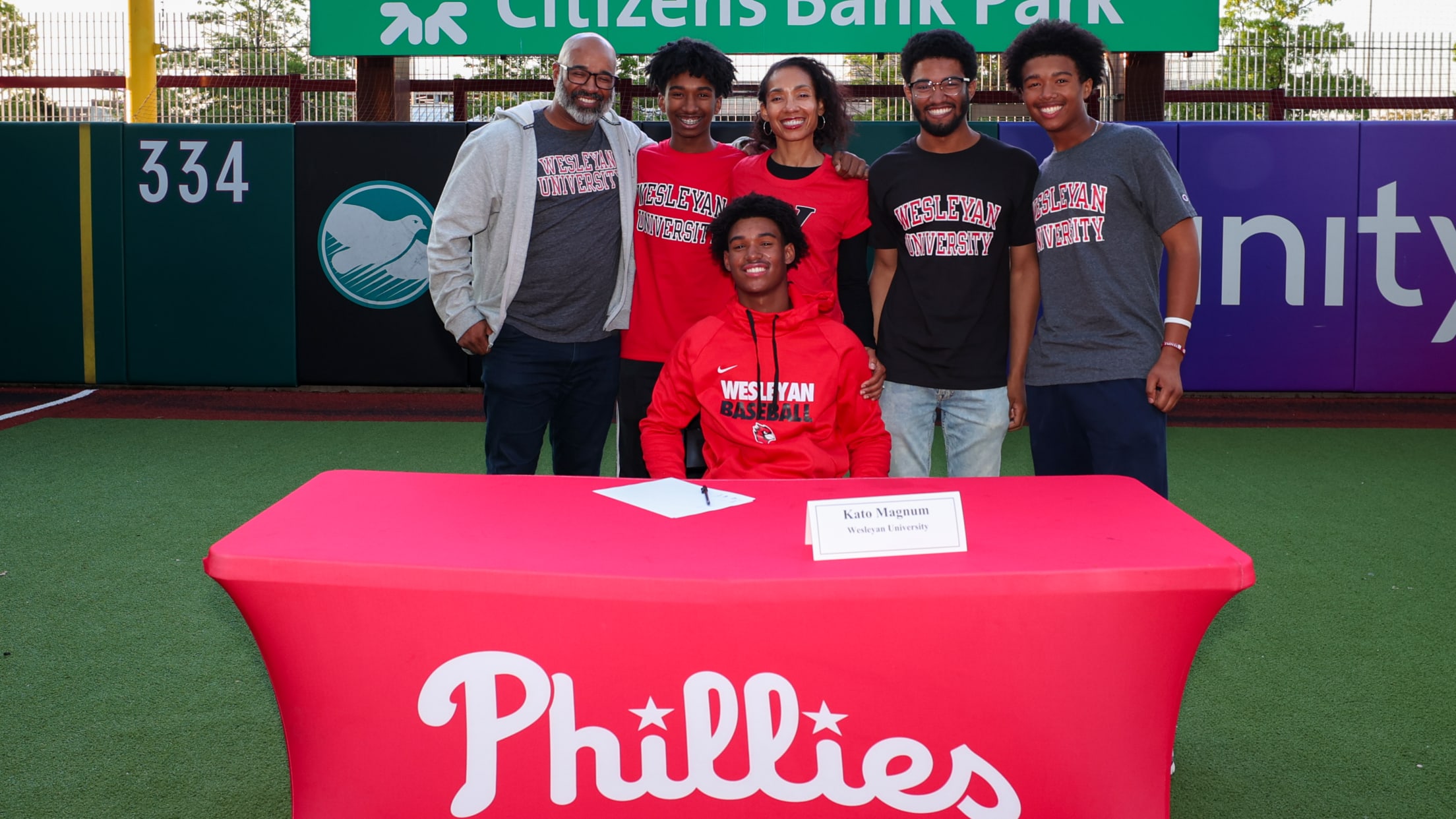 20240513_UYA Signing-89