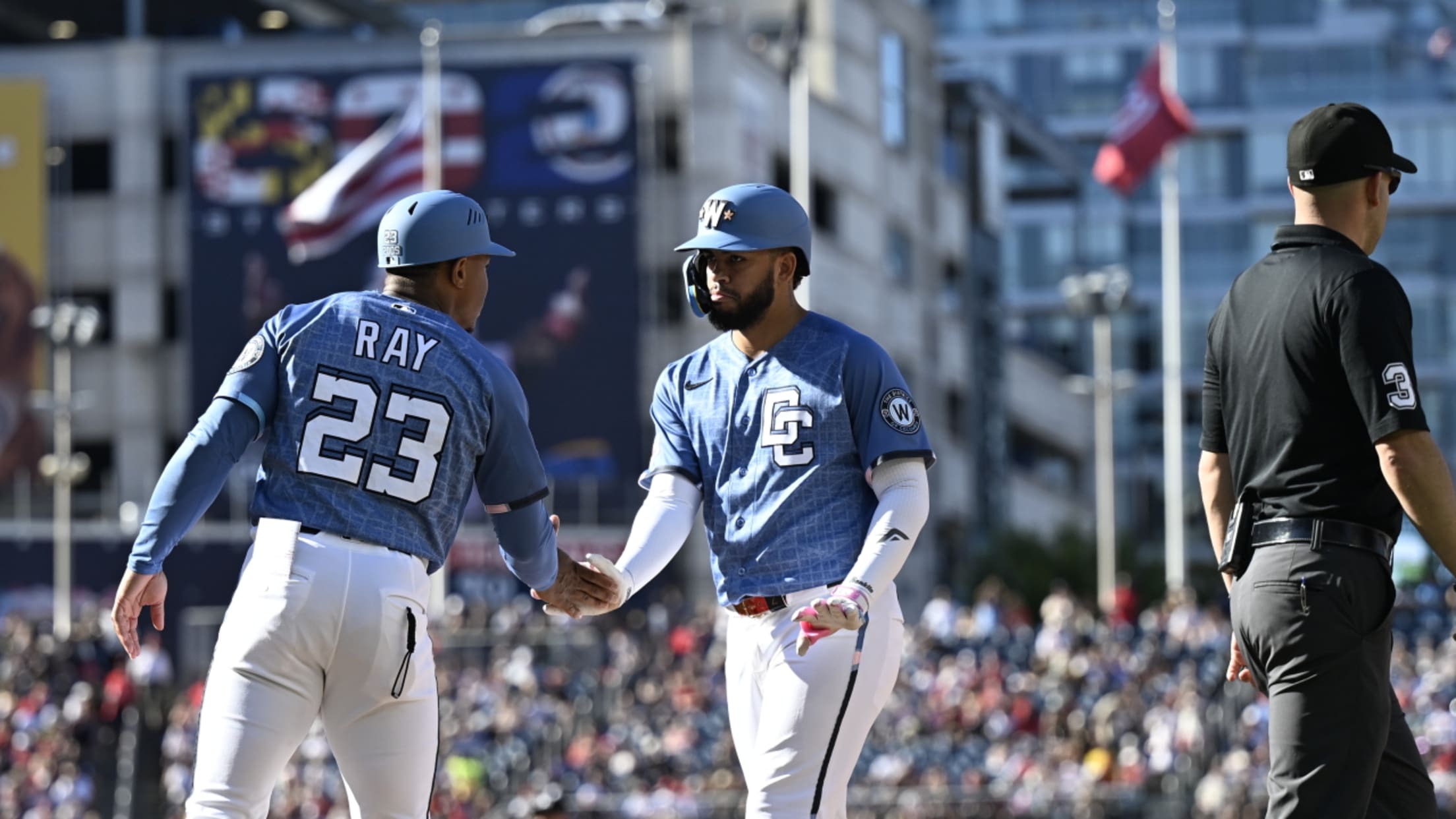 Nationals take the lead with six-run 7th