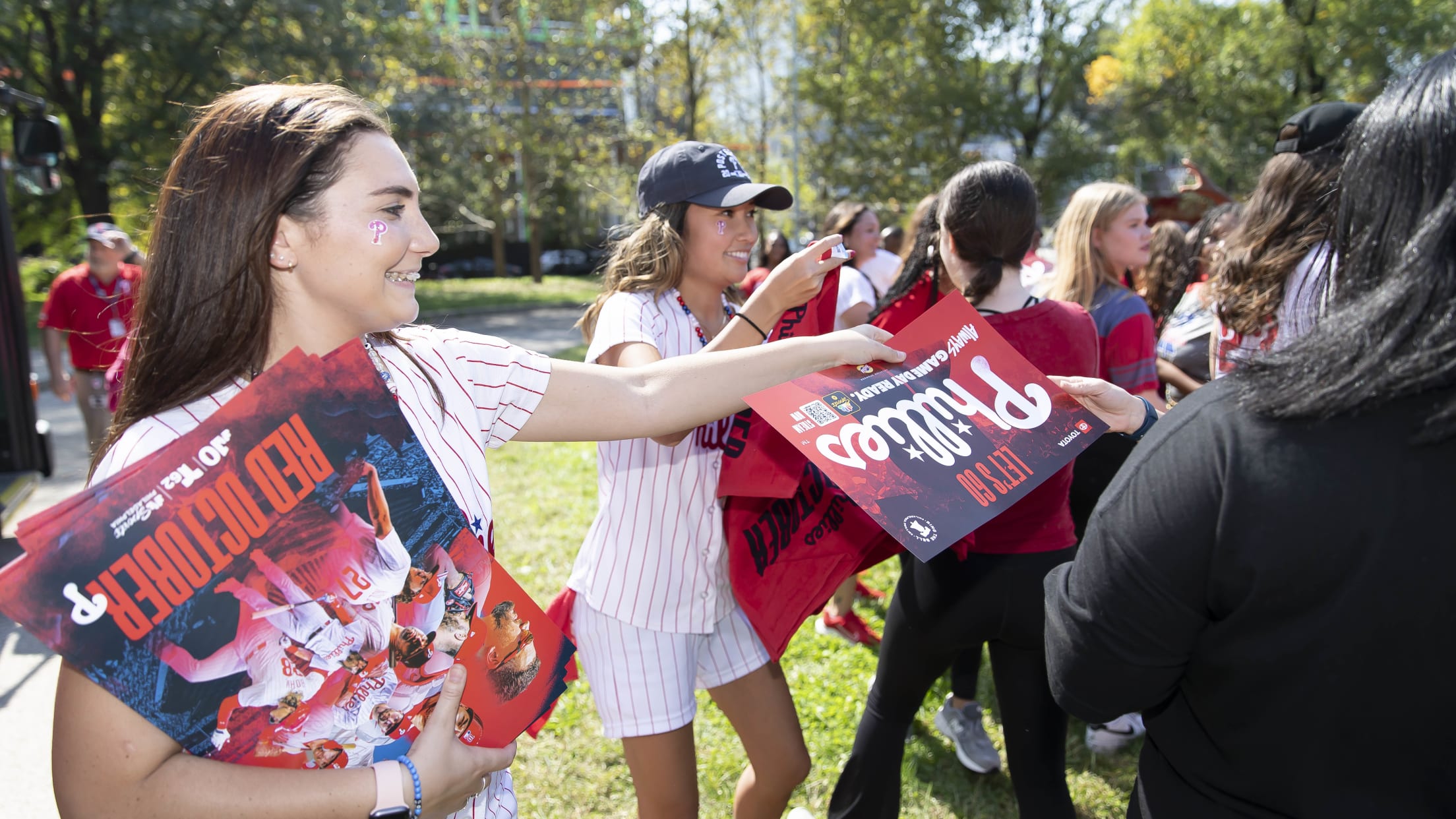 20231002_Phillies_Bus_Rally_Waterfalls-4