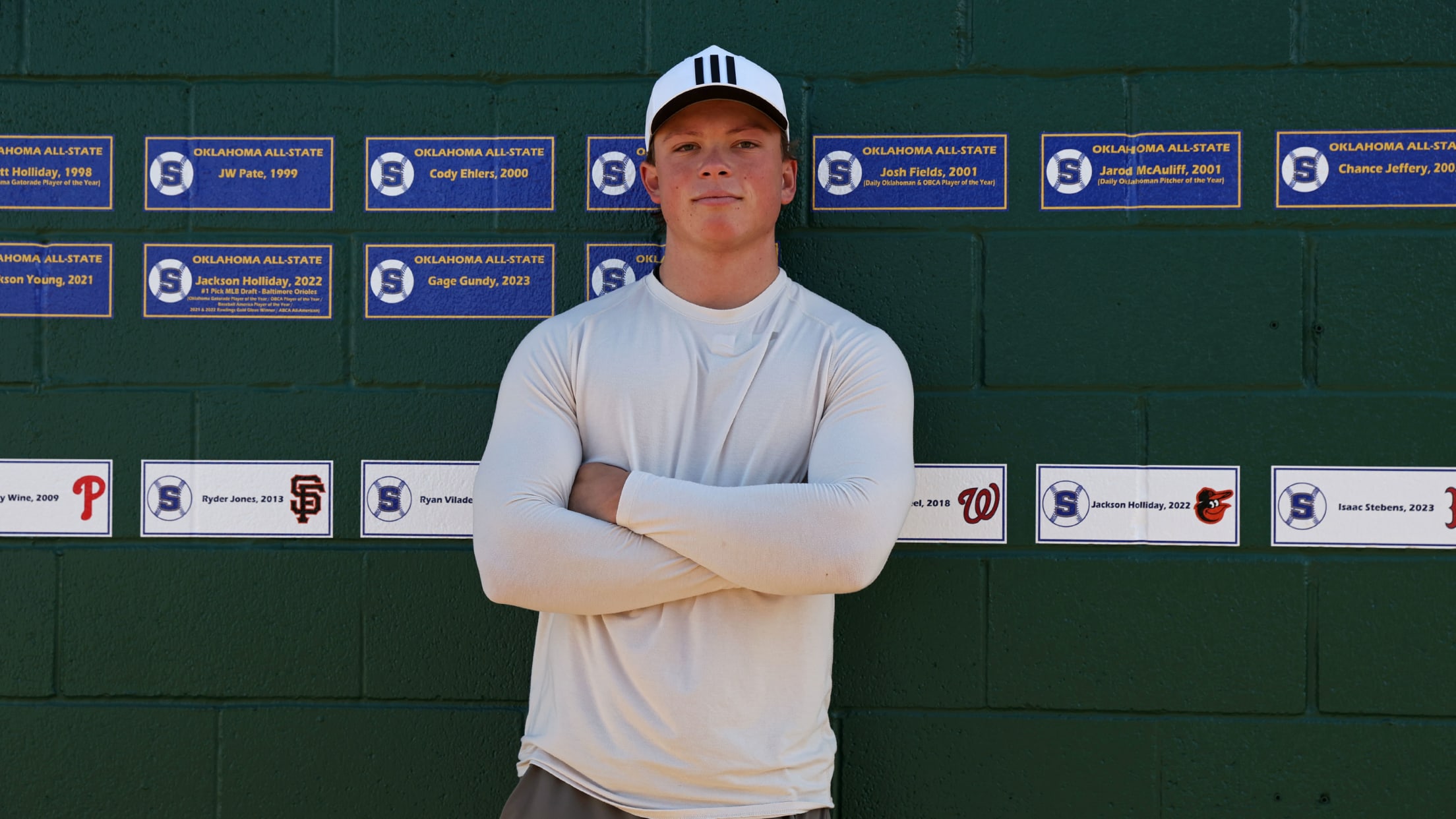 BAL-BI-021025-Holliday-Feature-015