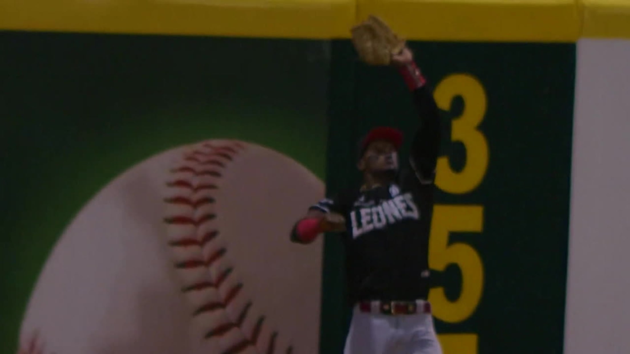 Lake atrapa largo batazo de Reyes