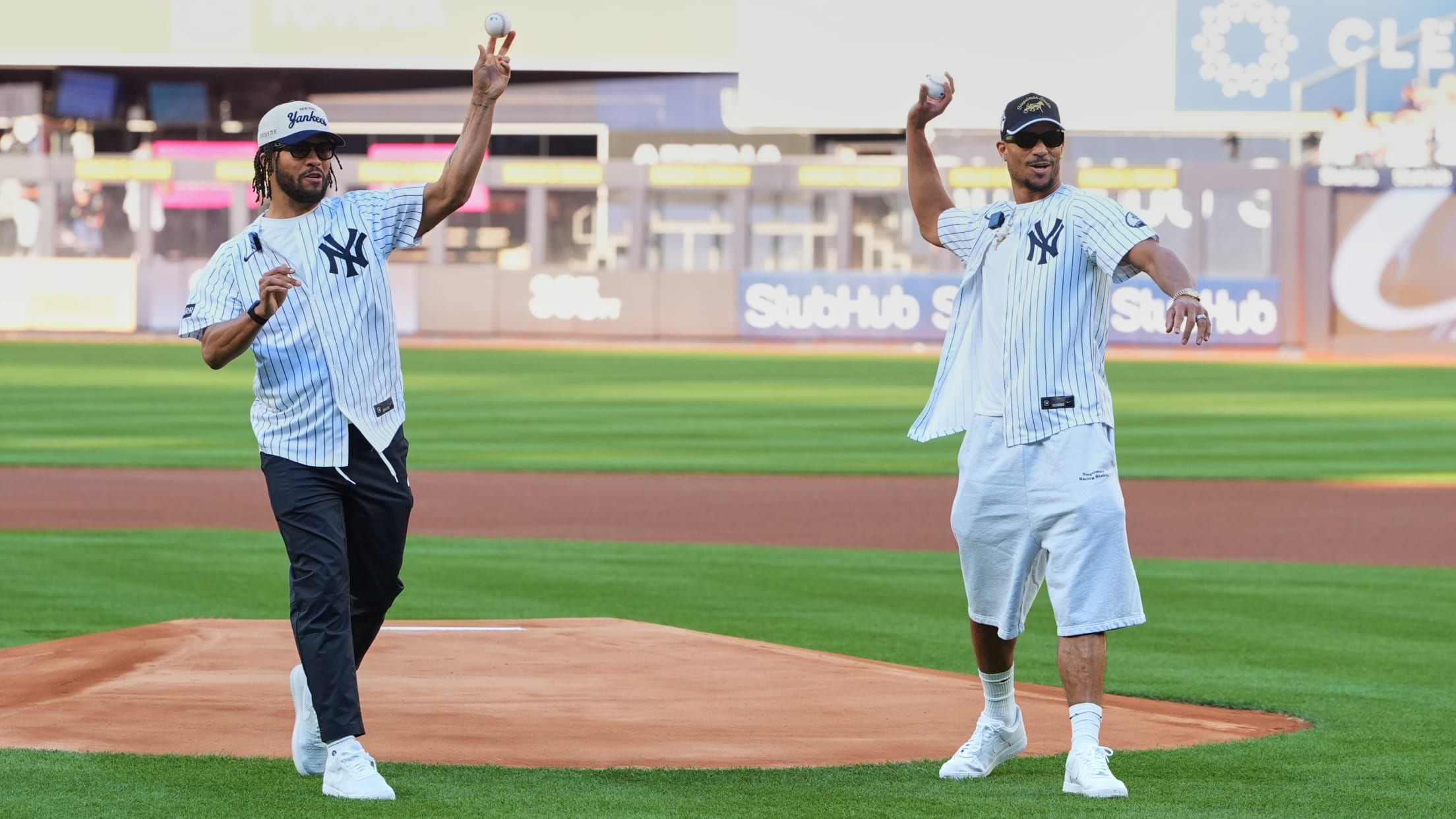 Wearing Yankees jerseys, Knicks Jalen Brunson and Josh Hart throw first pitches
