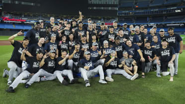 New York Yankees team MLB 2022 Al East Division Champions shirt