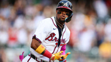 Ronald Acuña Jr. hace historia en MLB al alcanzar los 200 jonrones y 200 bases robadas