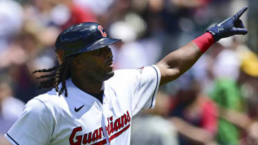 Guardians view Josh Bell as lineup protection option for Jose Ramirez