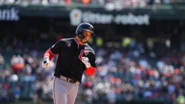 Patrick Bailey's solo home run (2)