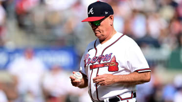 Braves re-sign manager Brian Snitker through 2025